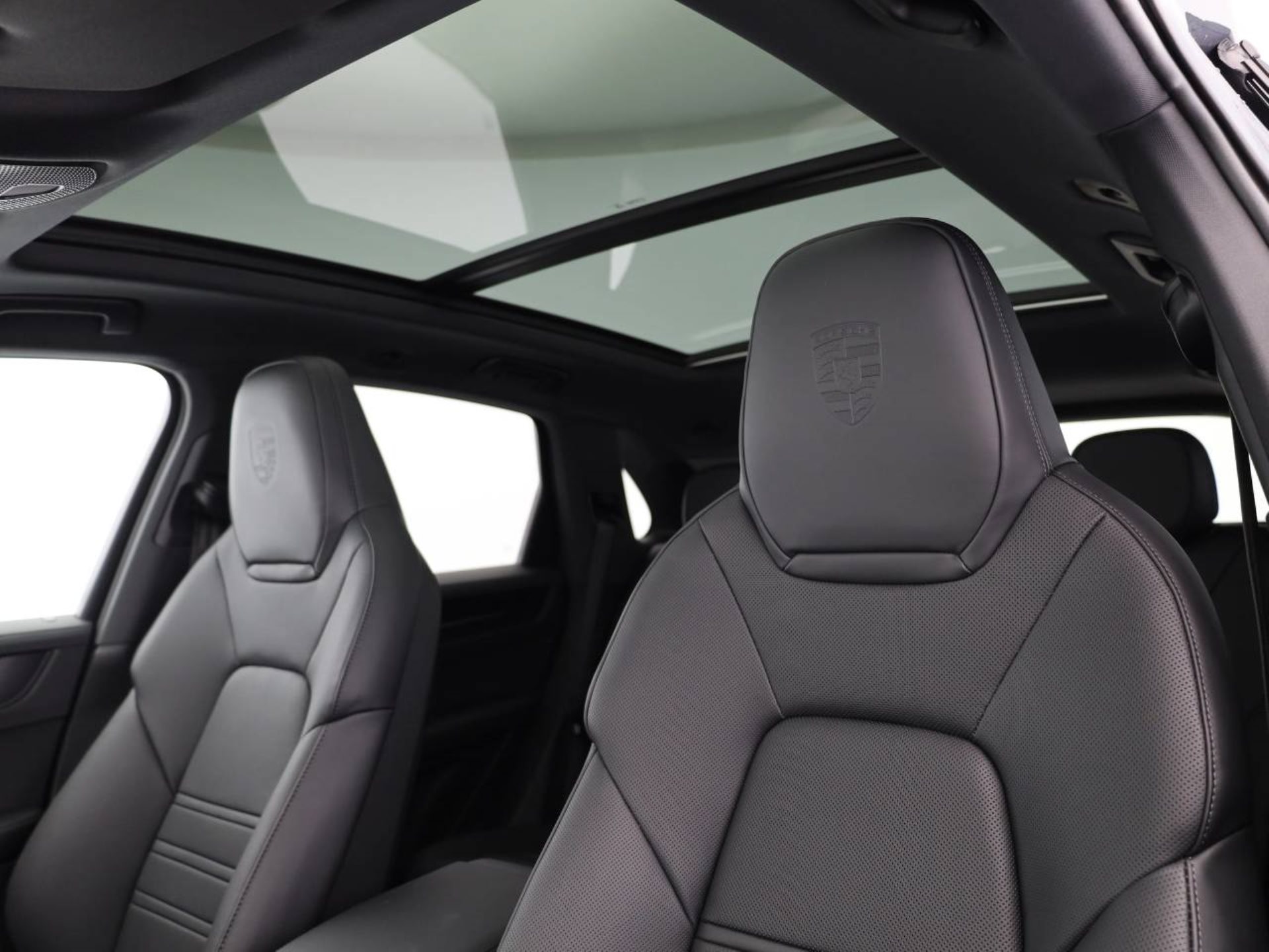 PORSCHE Cayenne S E-Hybrid Black Edition-image-13