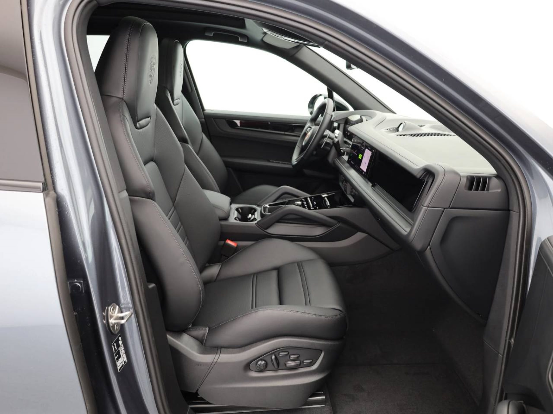 PORSCHE Cayenne S E-Hybrid Black Edition-image-12