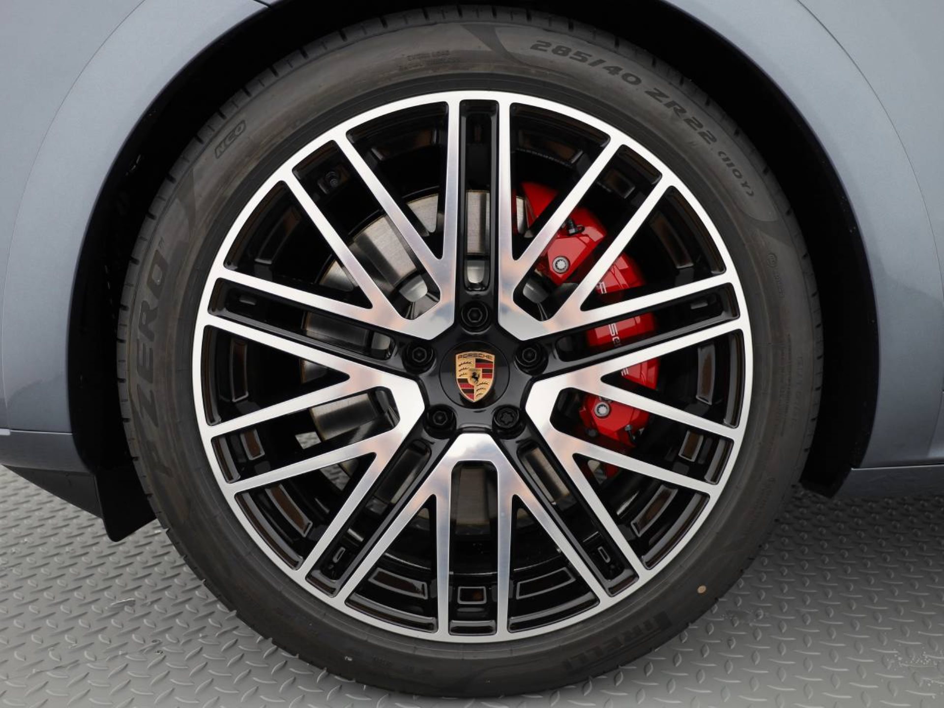 PORSCHE Cayenne S E-Hybrid Black Edition-image-8