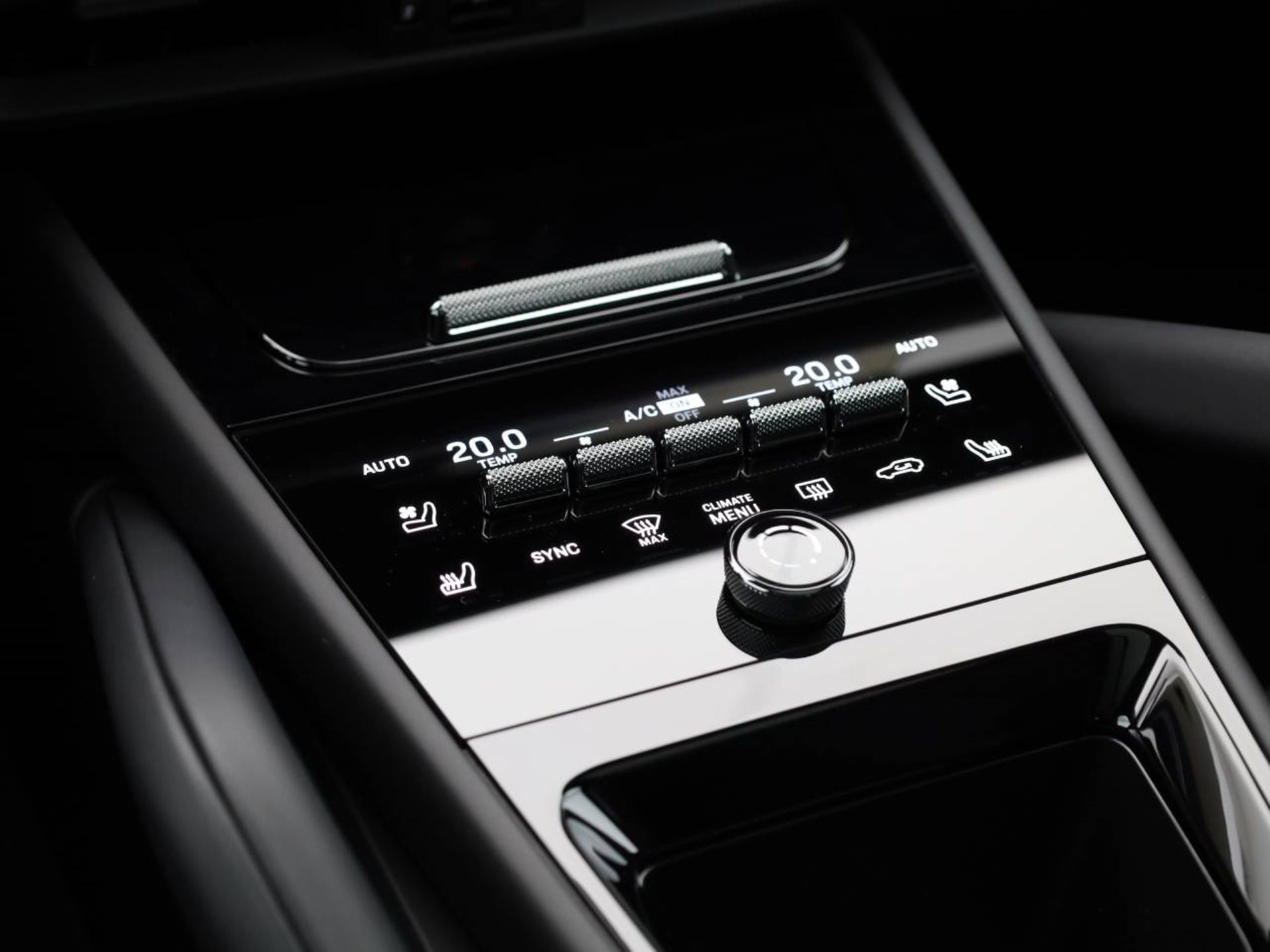 PORSCHE Cayenne S E-Hybrid Black Edition-image-16