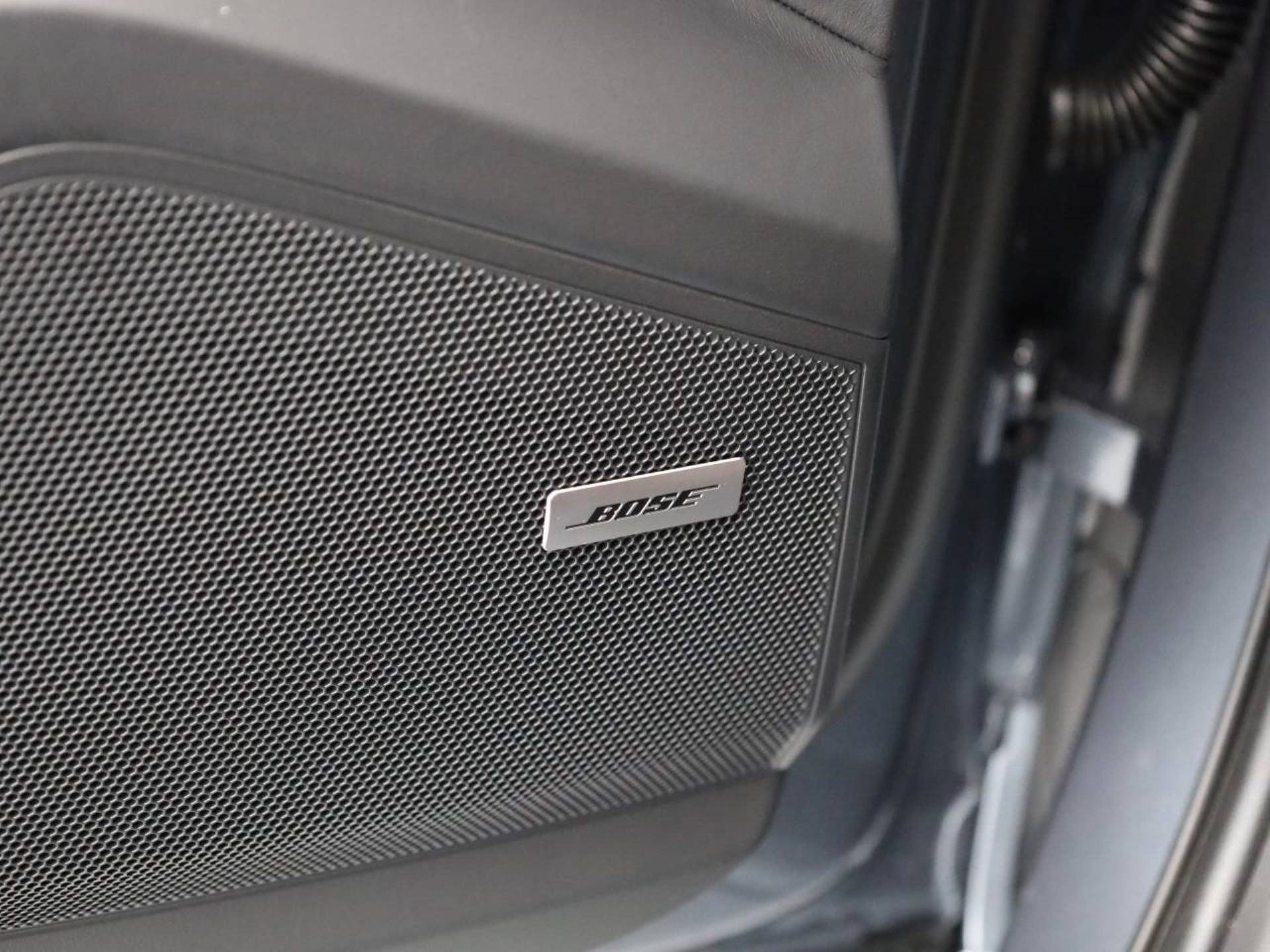 PORSCHE Cayenne S E-Hybrid Black Edition-image-18