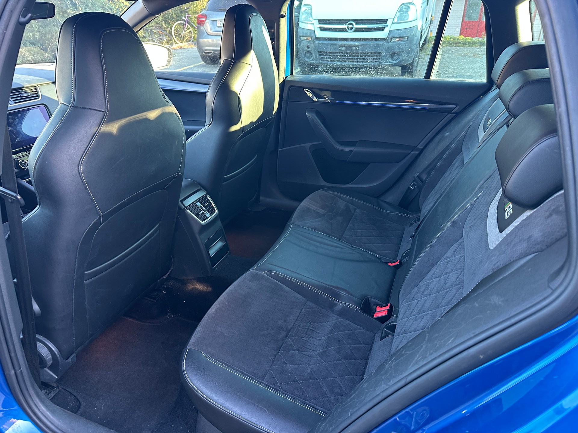 SKODA Octavia Combi 2.0 TDI RS 4x4 DSG-image-9