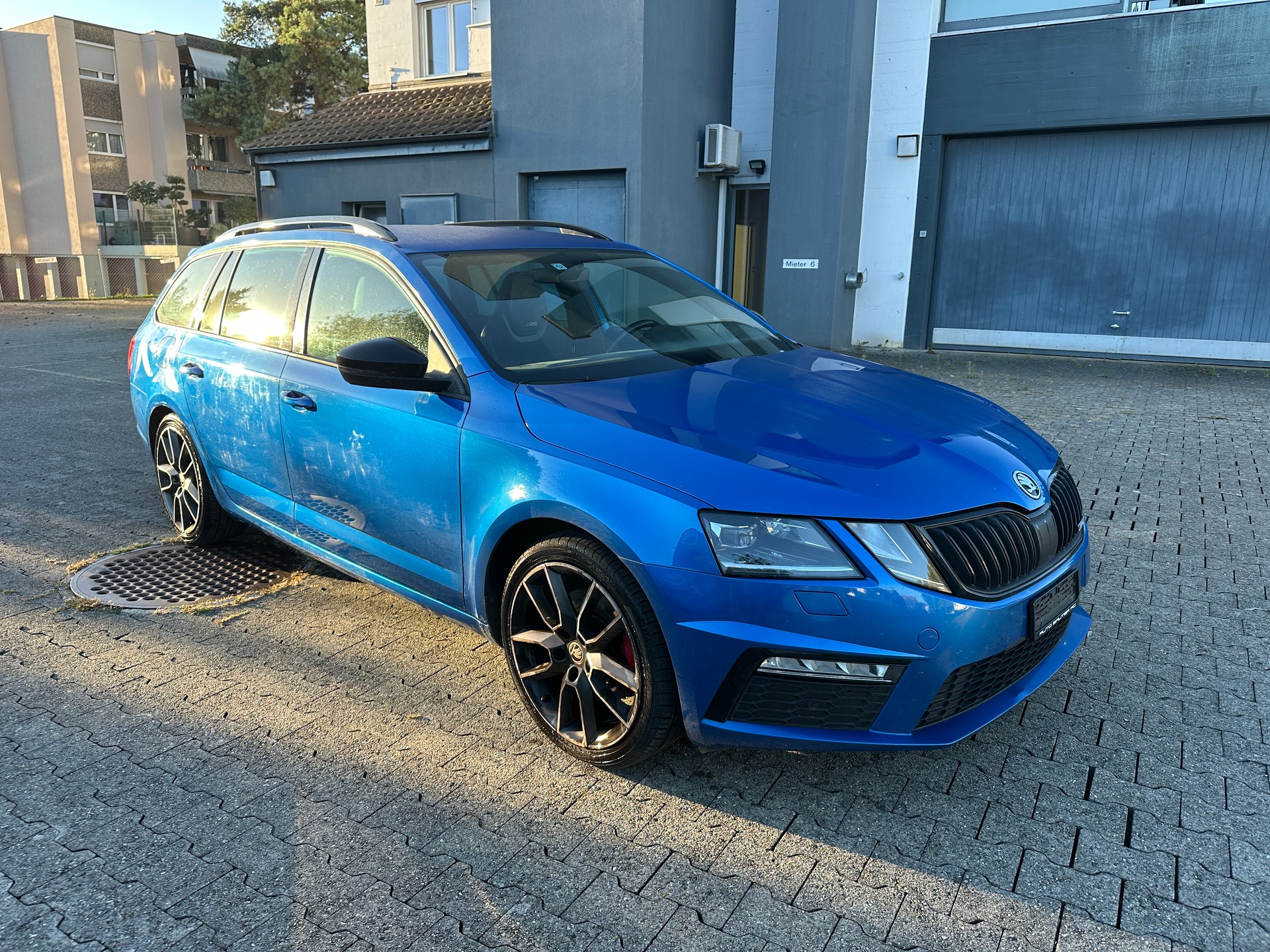 SKODA Octavia Combi 2.0 TDI RS 4x4 DSG-image-2