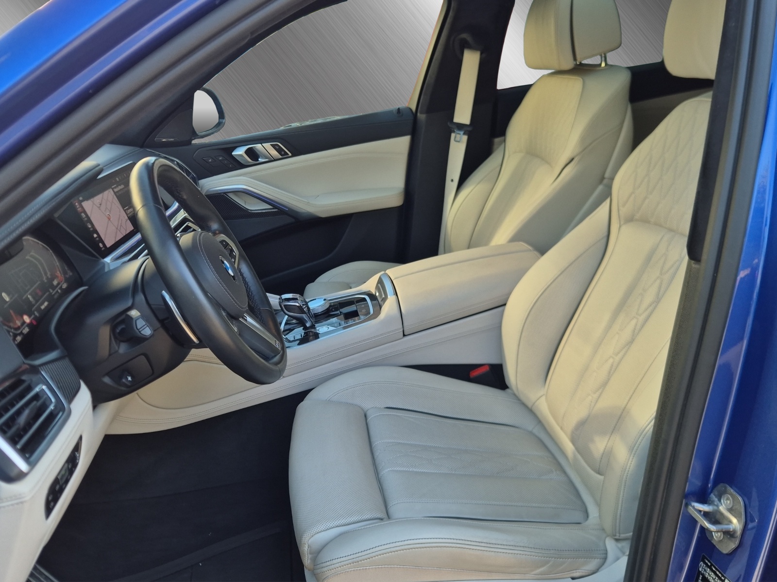 BMW X6 40i xDrive-image-11