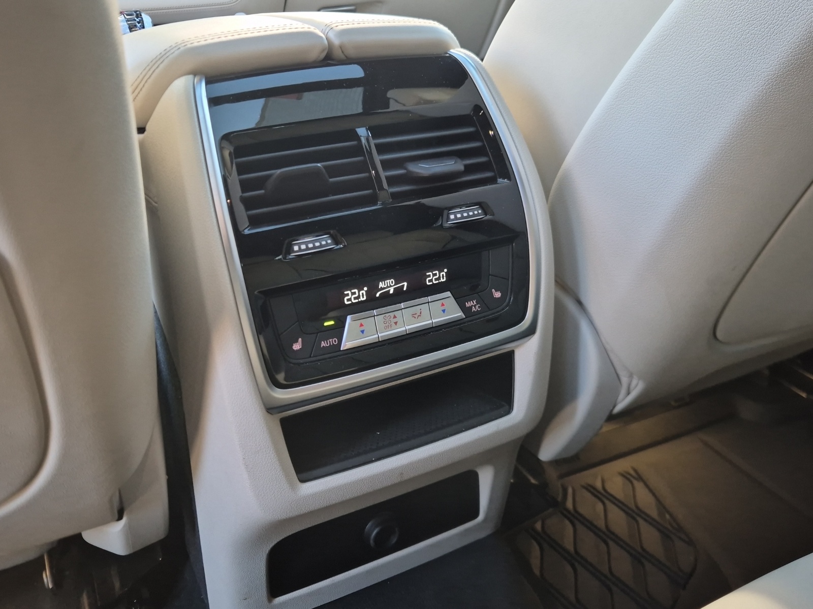 BMW X6 40i xDrive-image-13