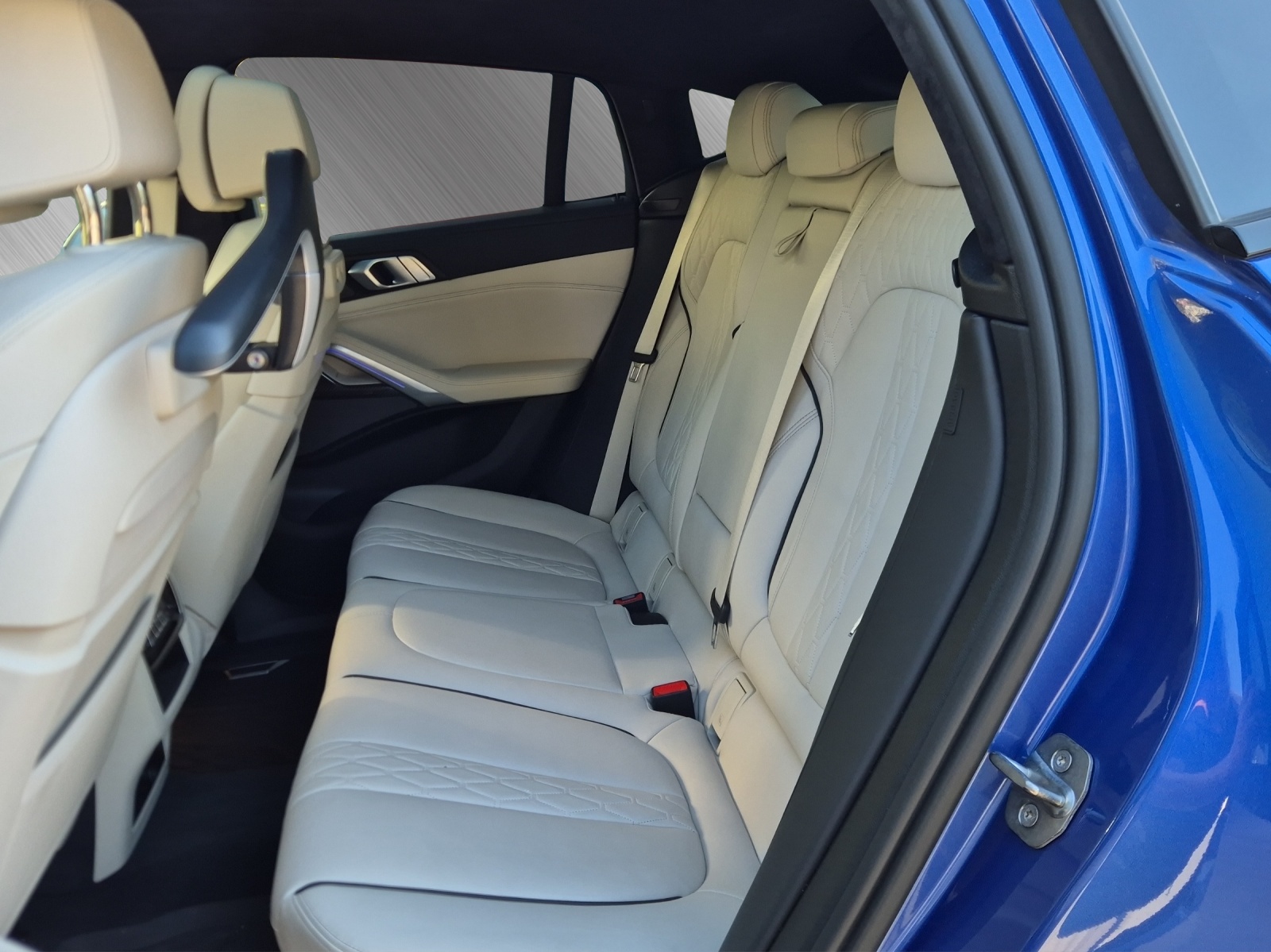 BMW X6 40i xDrive-image-10