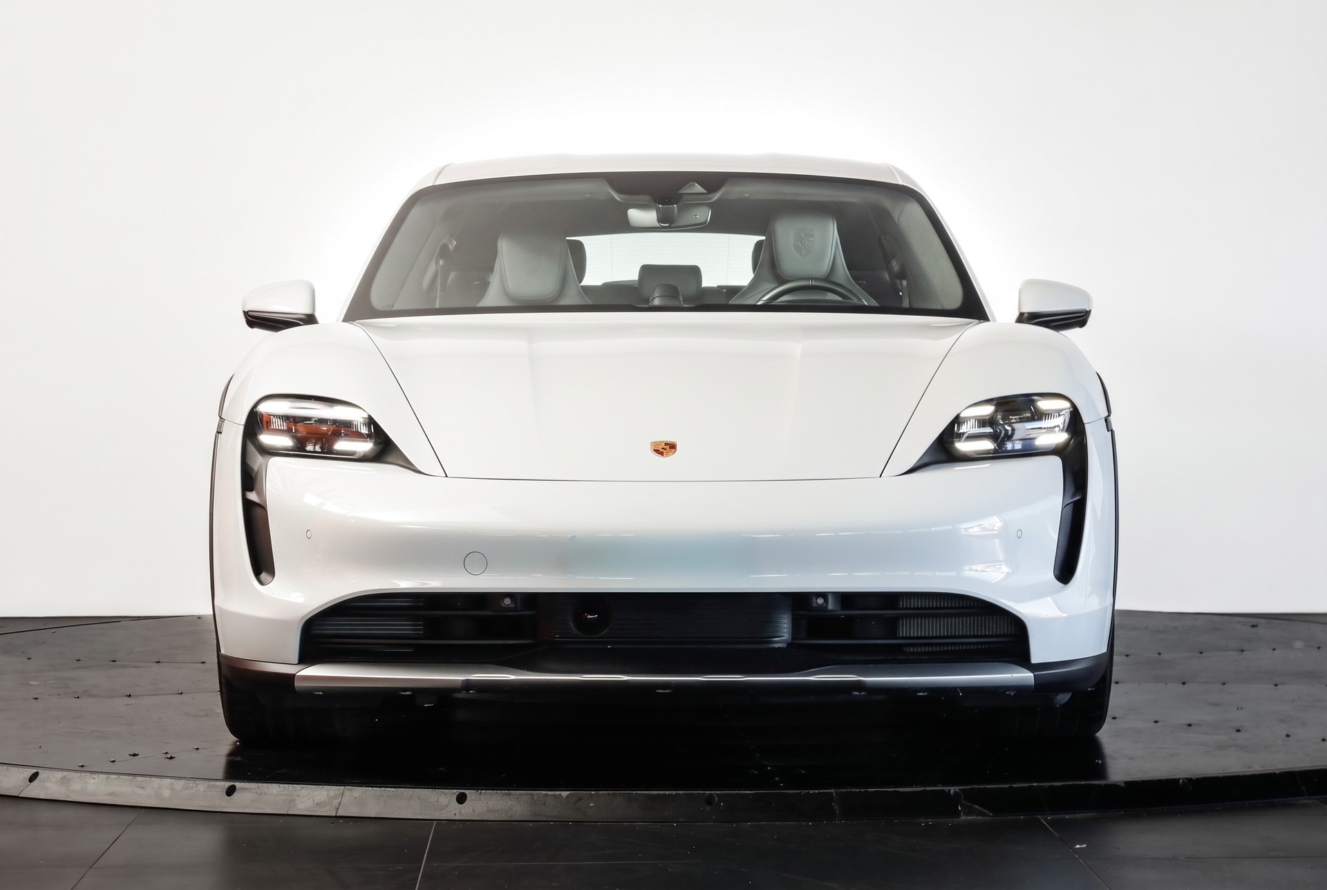 PORSCHE Taycan 4 Cross Turismo Performance Battery Plus / Pack Sport Chrono /-image-1