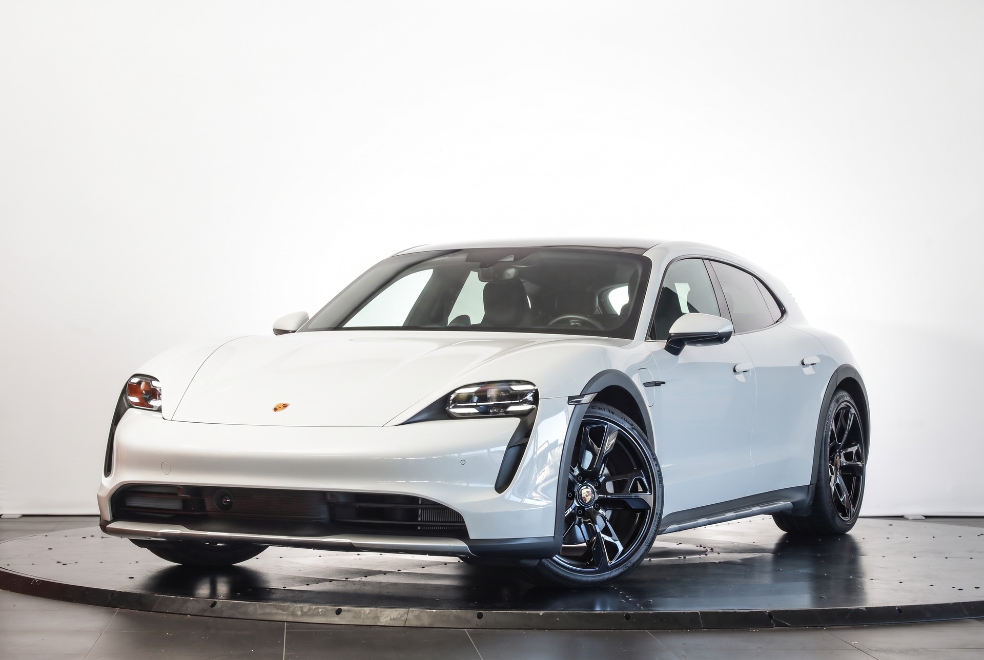 PORSCHE Taycan 4 Cross Turismo Performance Battery Plus / Pack Sport Chrono /-image-3