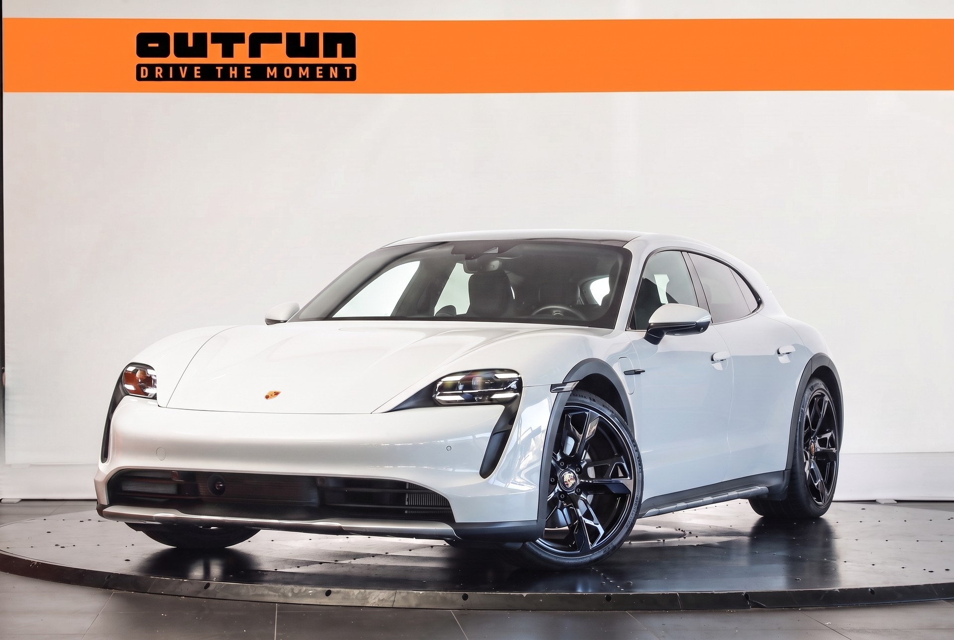 PORSCHE Taycan 4 Cross Turismo Performance Battery Plus / Pack Sport Chrono /-image-0