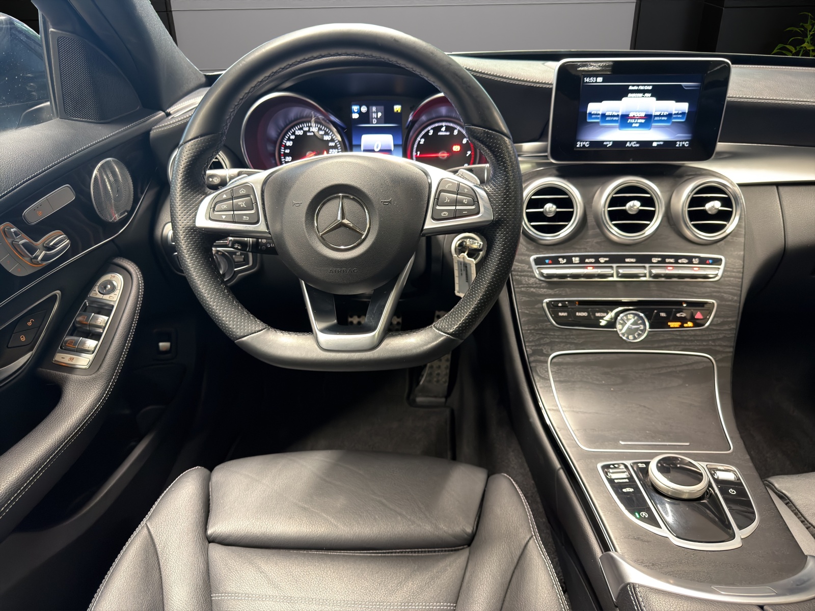 MERCEDES-BENZ C 200 AMG Line 4Matic 9G-Tronic-image-7