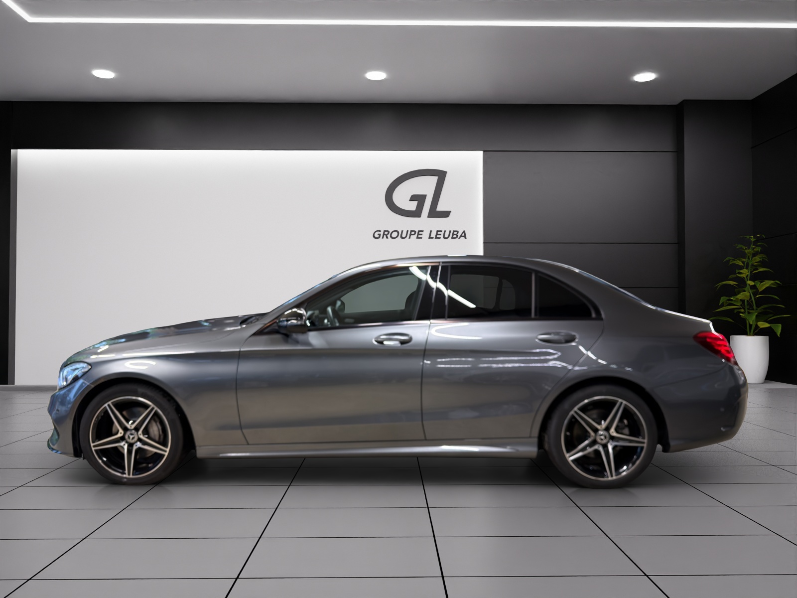 MERCEDES-BENZ C 200 AMG Line 4Matic 9G-Tronic-image-2