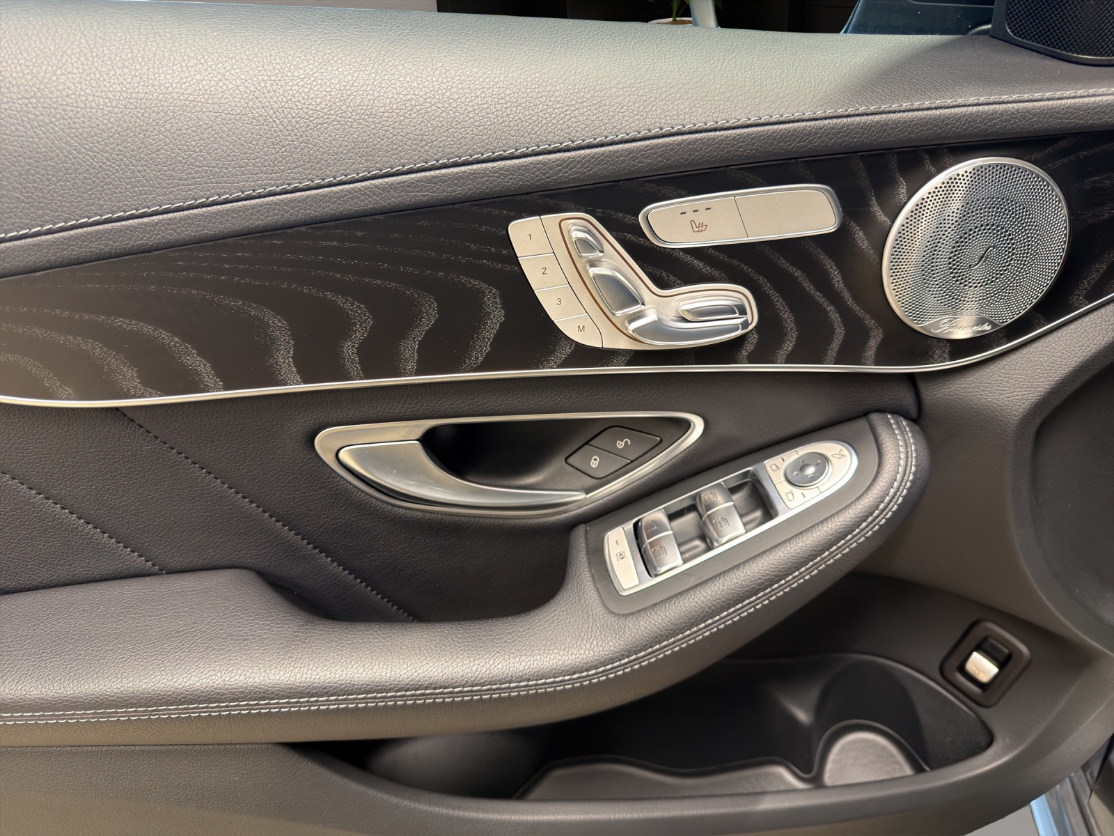 MERCEDES-BENZ C 200 AMG Line 4Matic 9G-Tronic-image-9