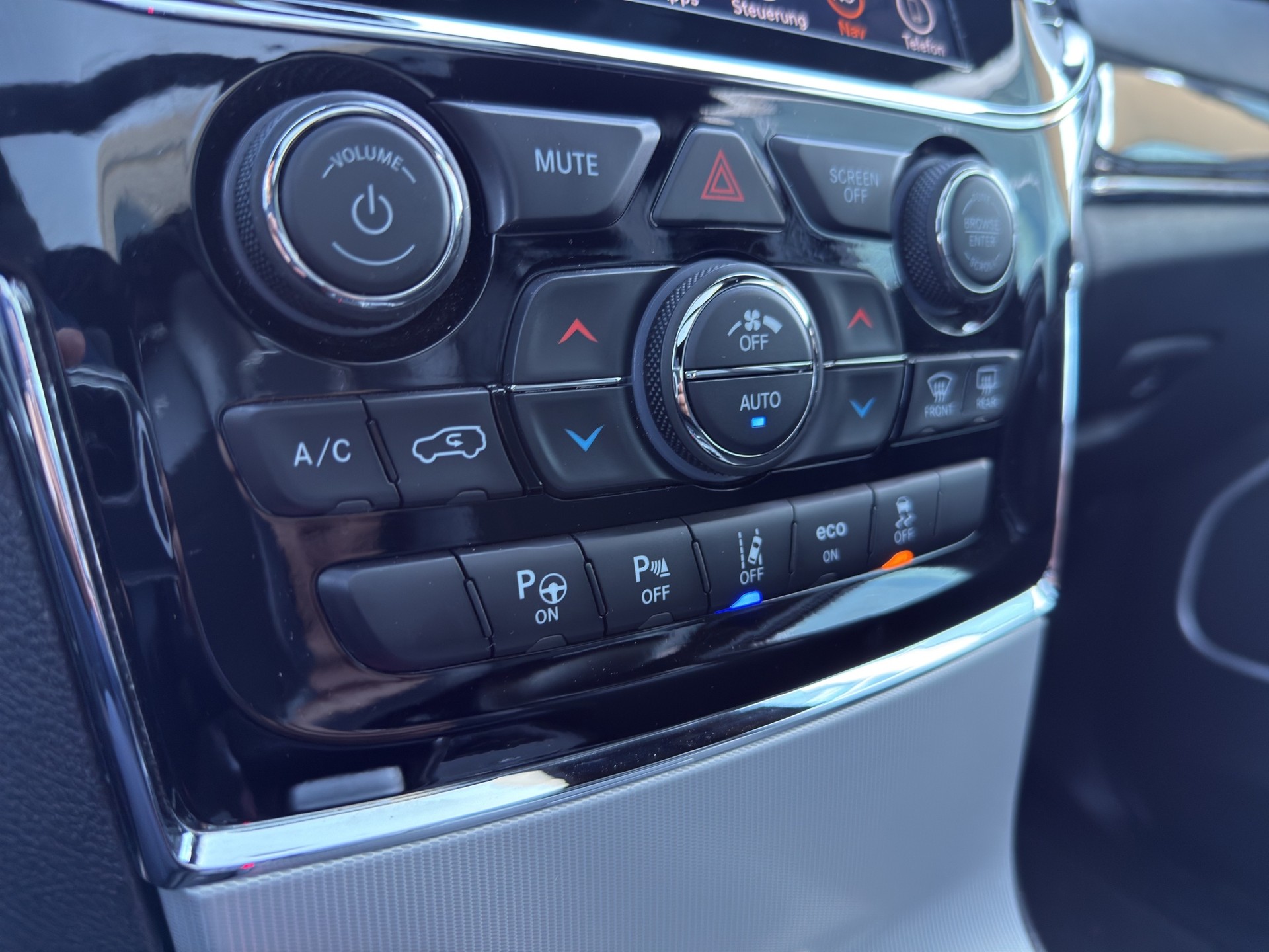 JEEP Grand Cherokee 6.4 V8 HEMI SRT8 Automatic-image-11