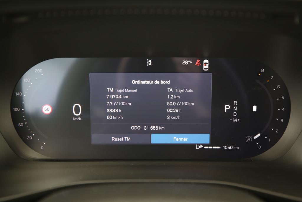 VOLVO XC40 2.0 B3 MH Plus Dark-image-15