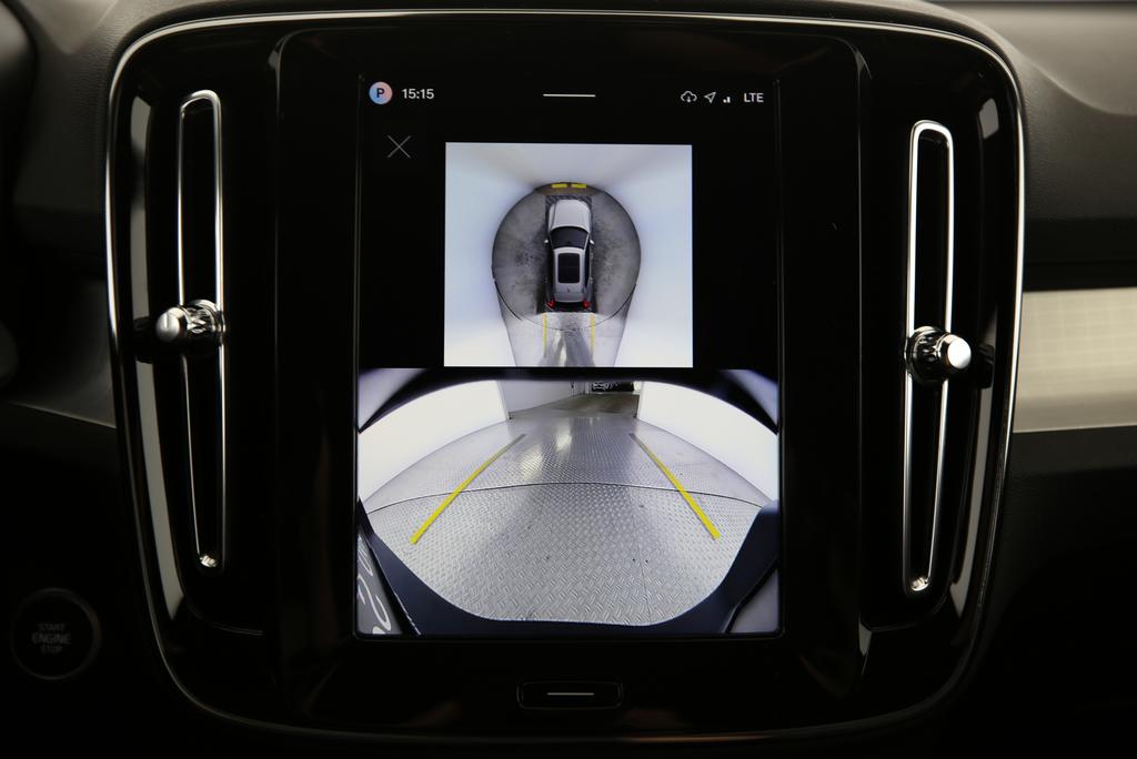 VOLVO XC40 2.0 B3 MH Plus Dark-image-14