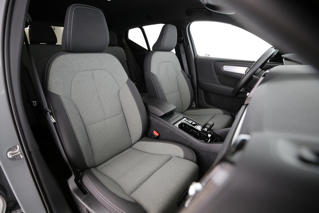 VOLVO XC40 2.0 B3 MH Plus Dark-image-11
