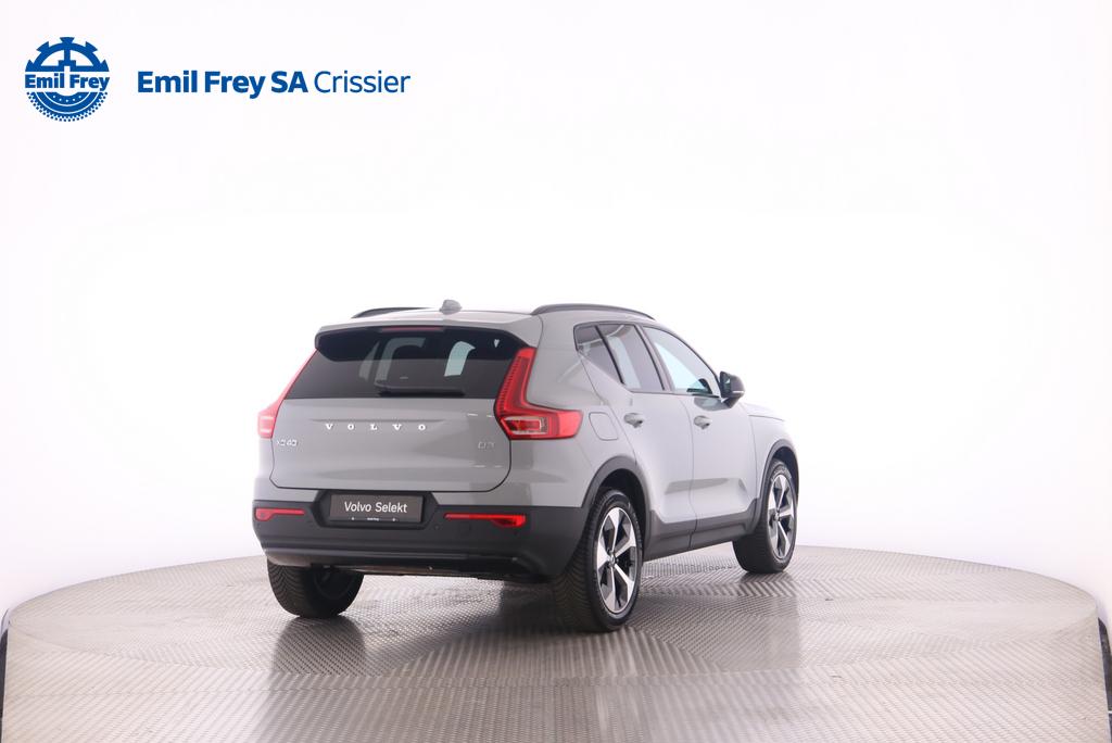VOLVO XC40 2.0 B3 MH Plus Dark-image-1