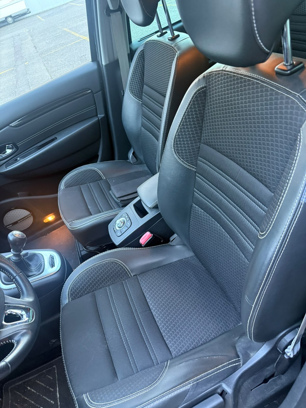 RENAULT Grand Scénic 1.2 16V Turbo Expression-image-4