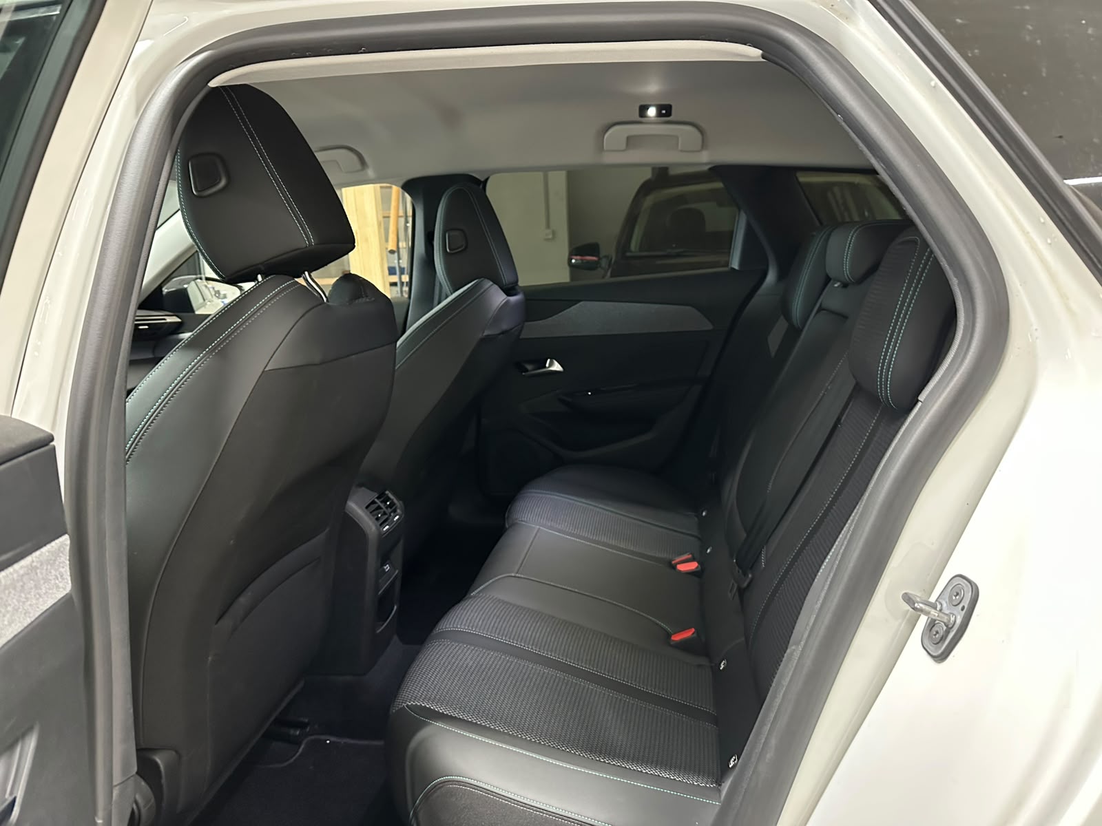 PEUGEOT 308 SW 1.5 BlueHDI Allure Pack EAT8-image-8