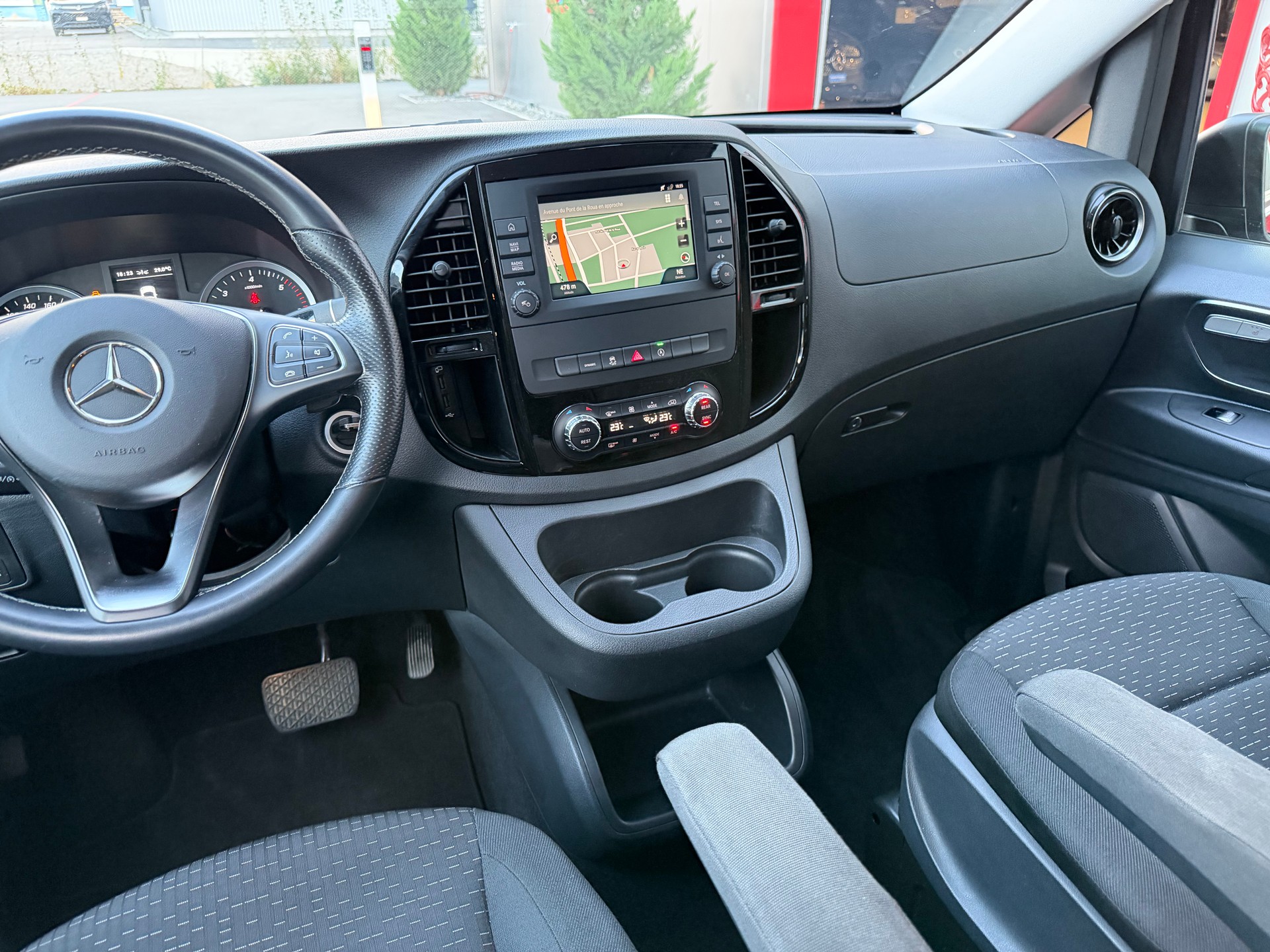 MERCEDES-BENZ Vito 116 CDI Lang Select Tourer 4Matic 9G-Tronic-image-9