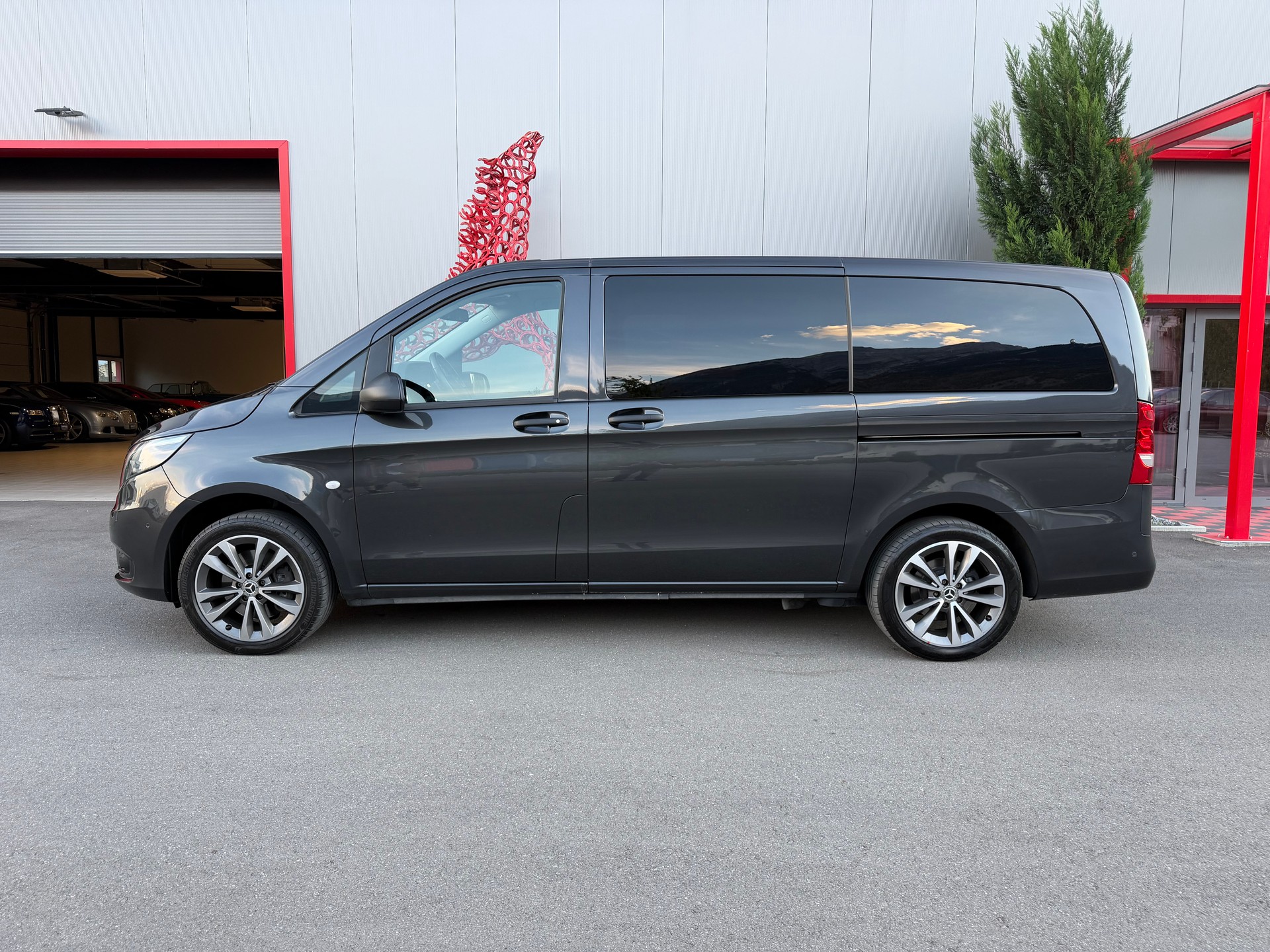 MERCEDES-BENZ Vito 116 CDI Lang Select Tourer 4Matic 9G-Tronic-image-4