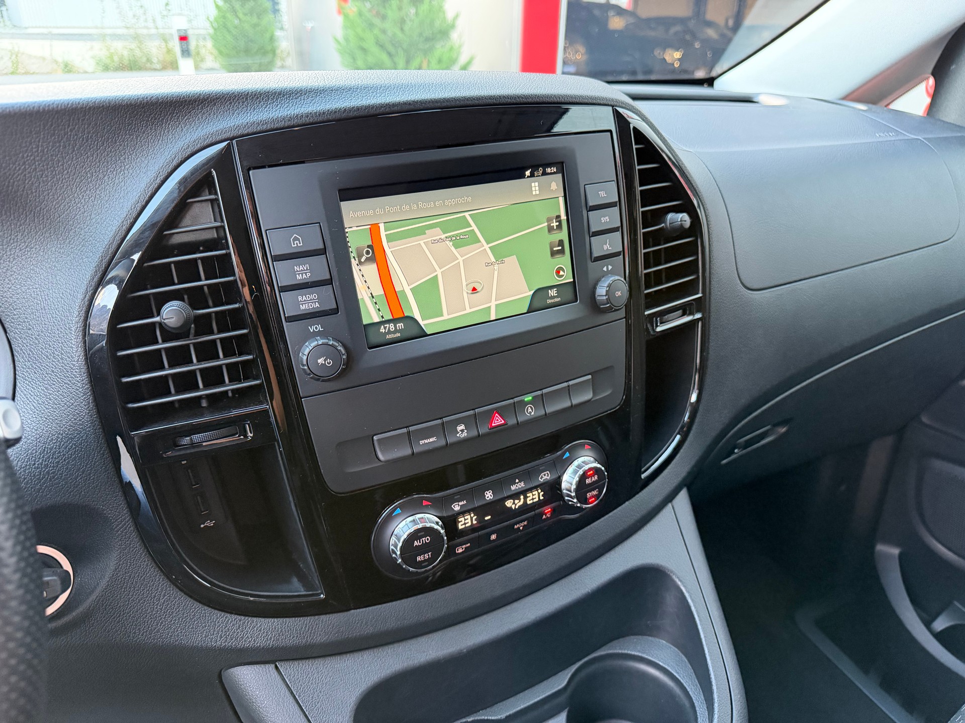 MERCEDES-BENZ Vito 116 CDI Lang Select Tourer 4Matic 9G-Tronic-image-17