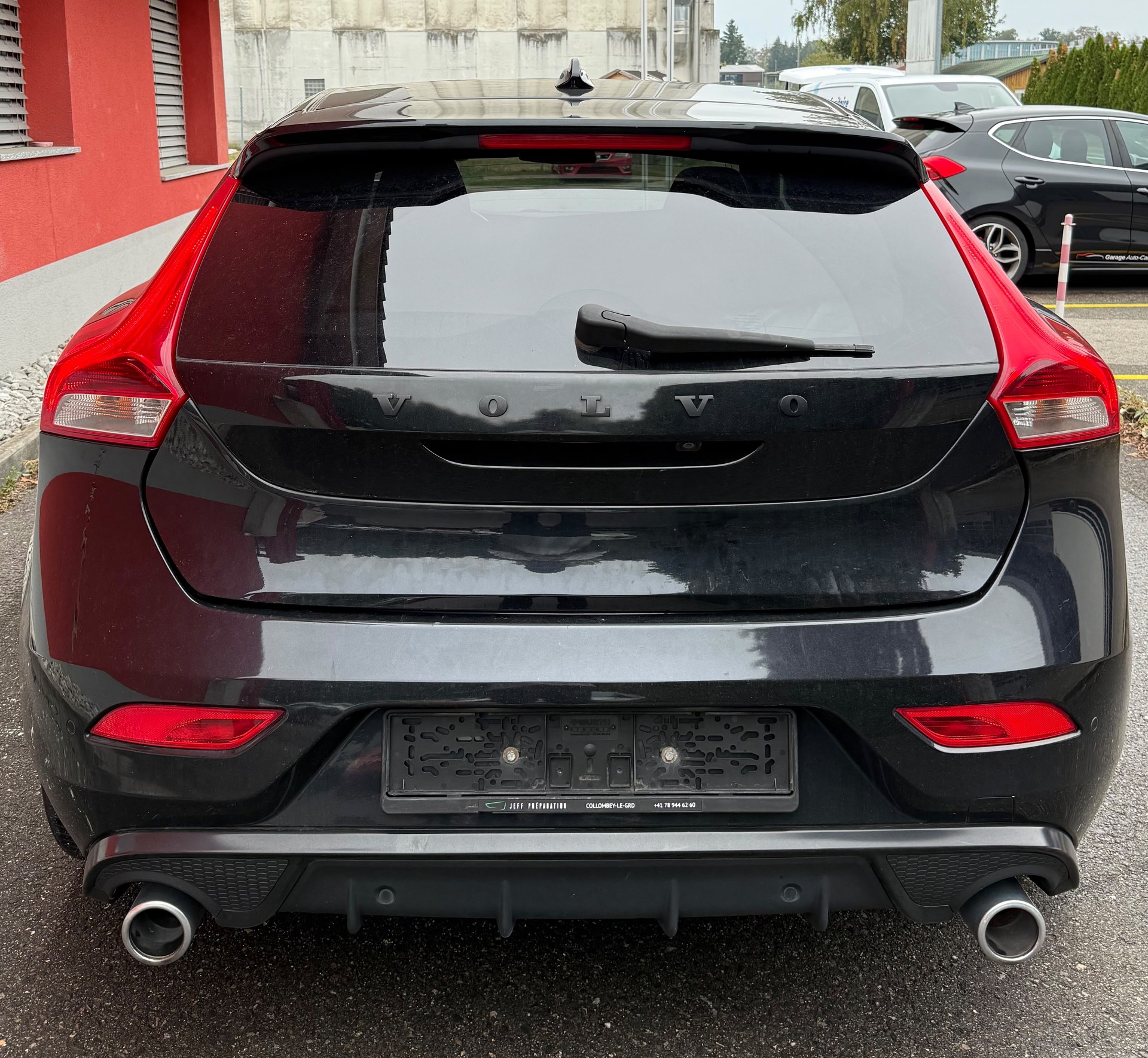 VOLVO V40 D4 R.design-image-3