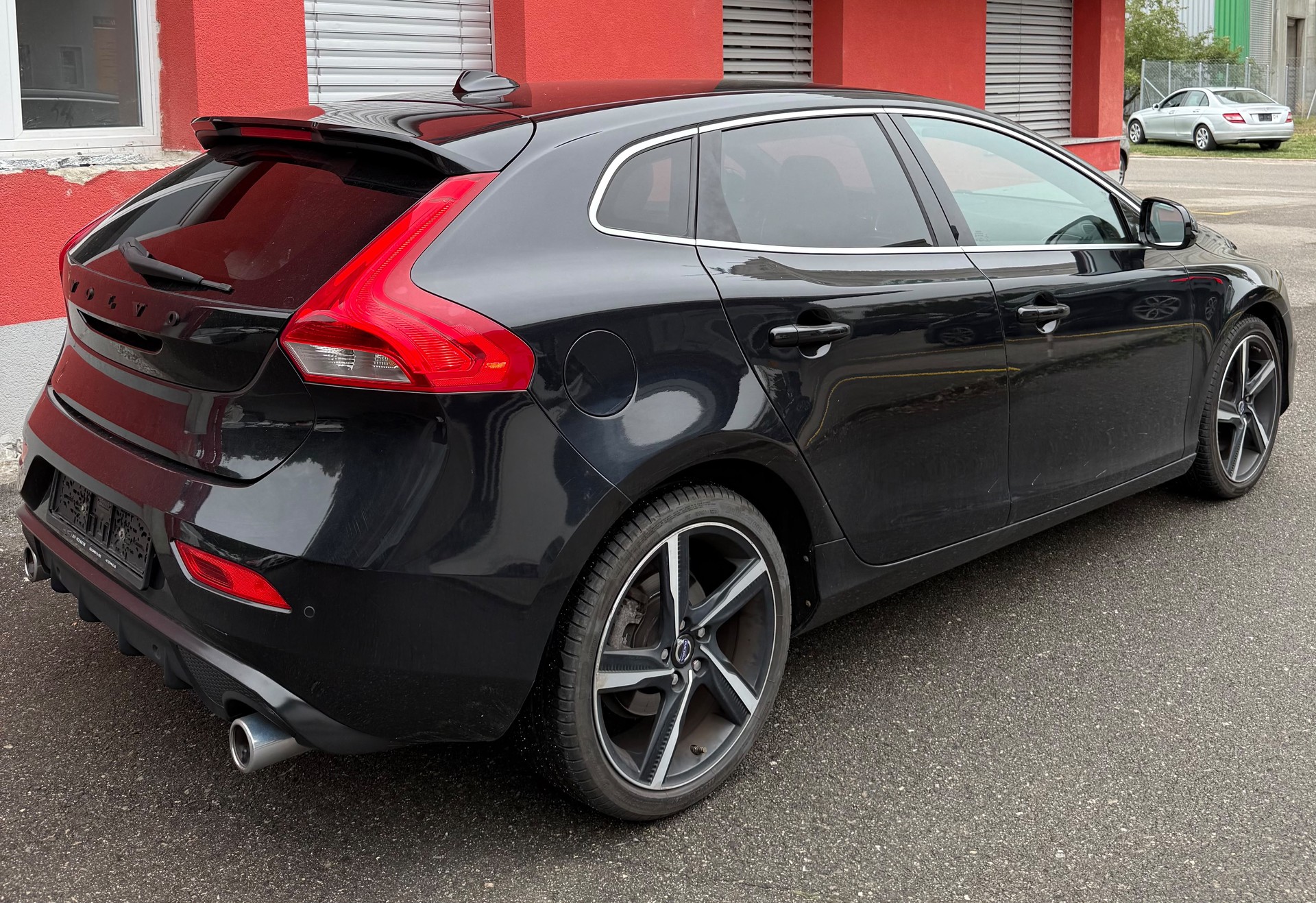 VOLVO V40 D4 R.design-image-1