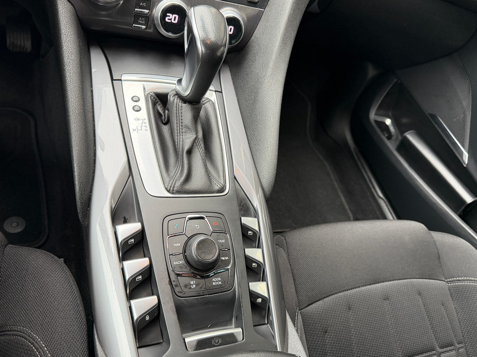 DS AUTOMOBILES DS5 1.6 Turbo SO Chic Automatic-image-13