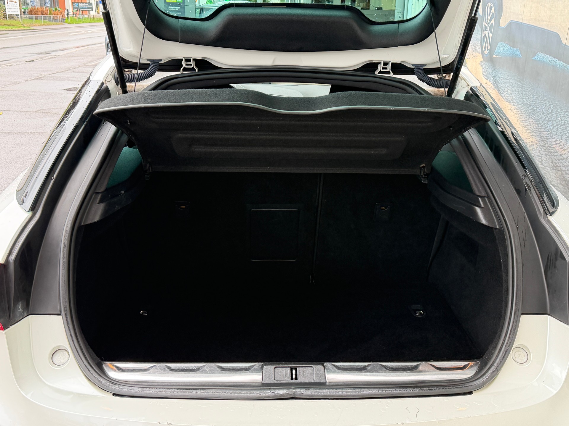 DS AUTOMOBILES DS5 1.6 Turbo SO Chic Automatic-image-6