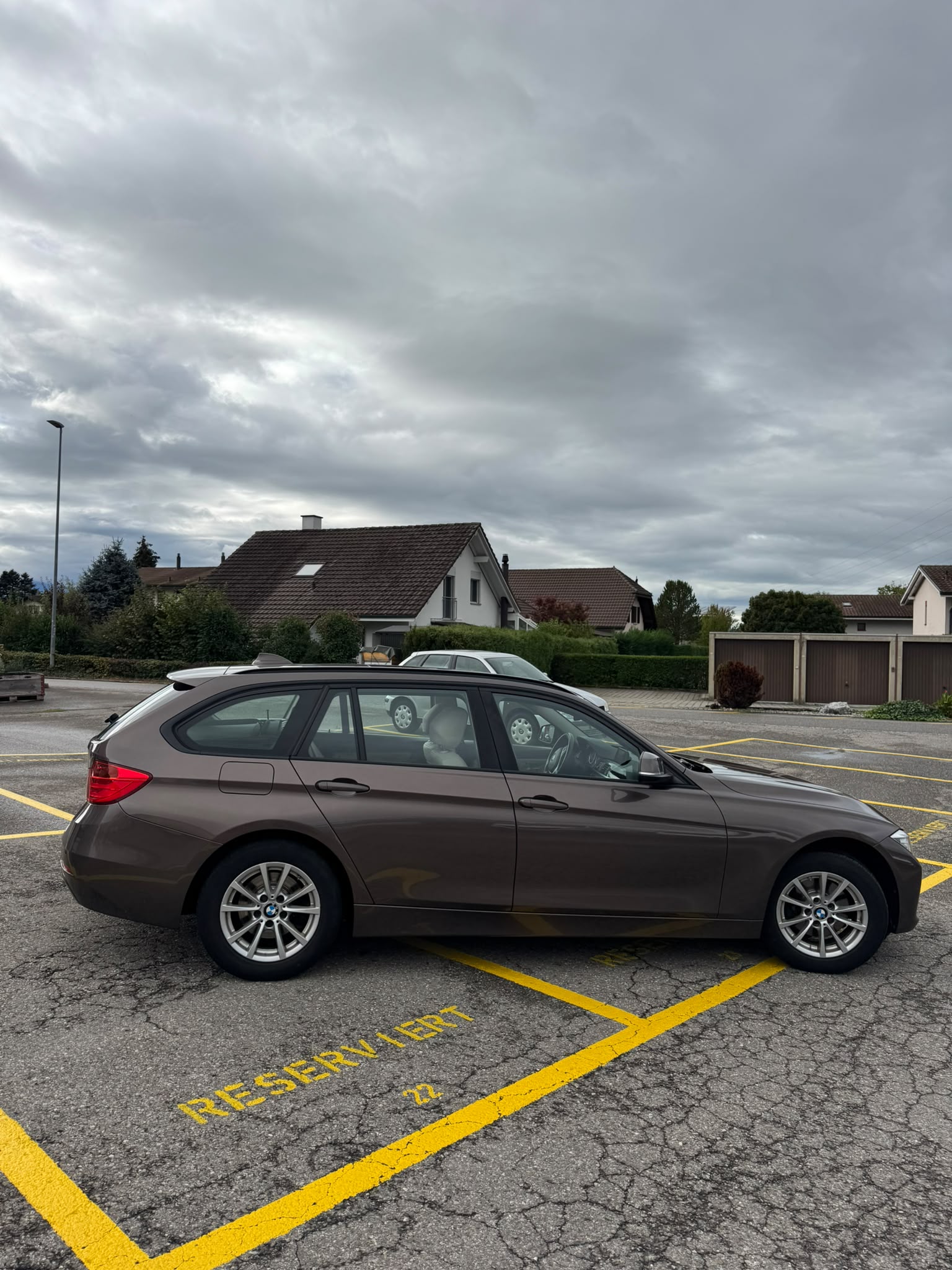 BMW 320d xDrive Touring Luxury Line-image-4