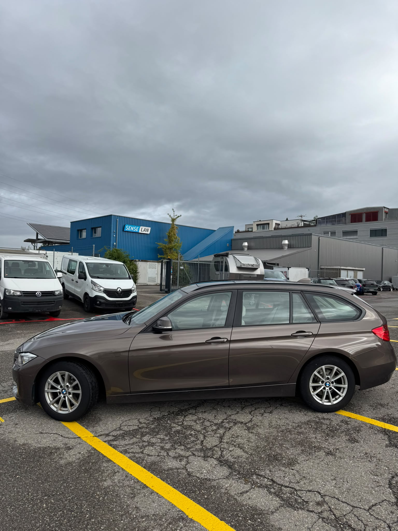 BMW 320d xDrive Touring Luxury Line-image-3
