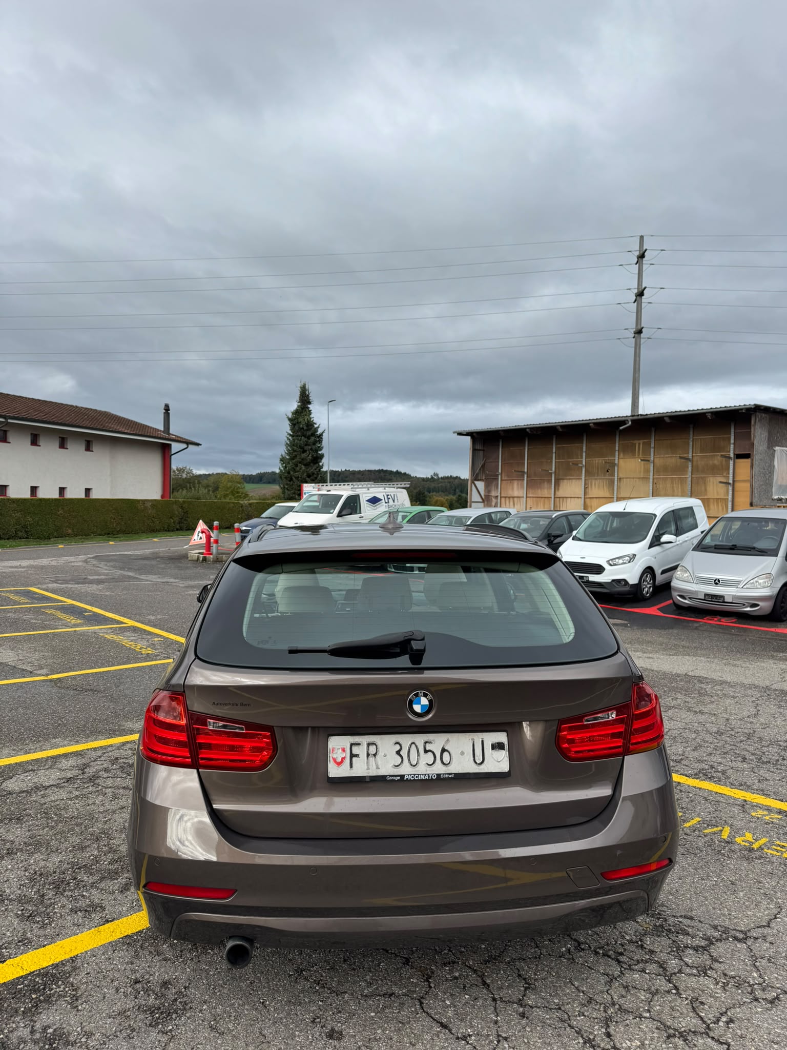 BMW 320d xDrive Touring Luxury Line-image-5