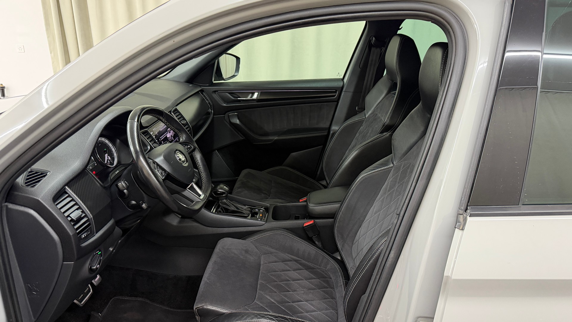 SKODA Kodiaq 2.0 TSI 4x4 Sport Line-image-6