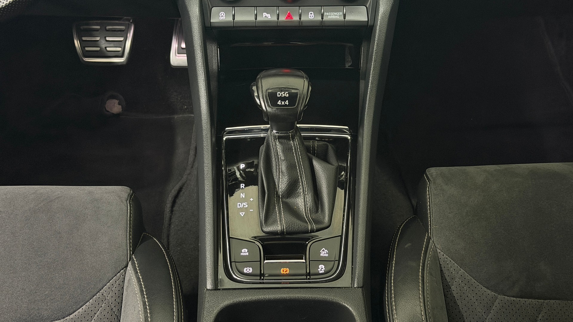 SKODA Kodiaq 2.0 TSI 4x4 Sport Line-image-13