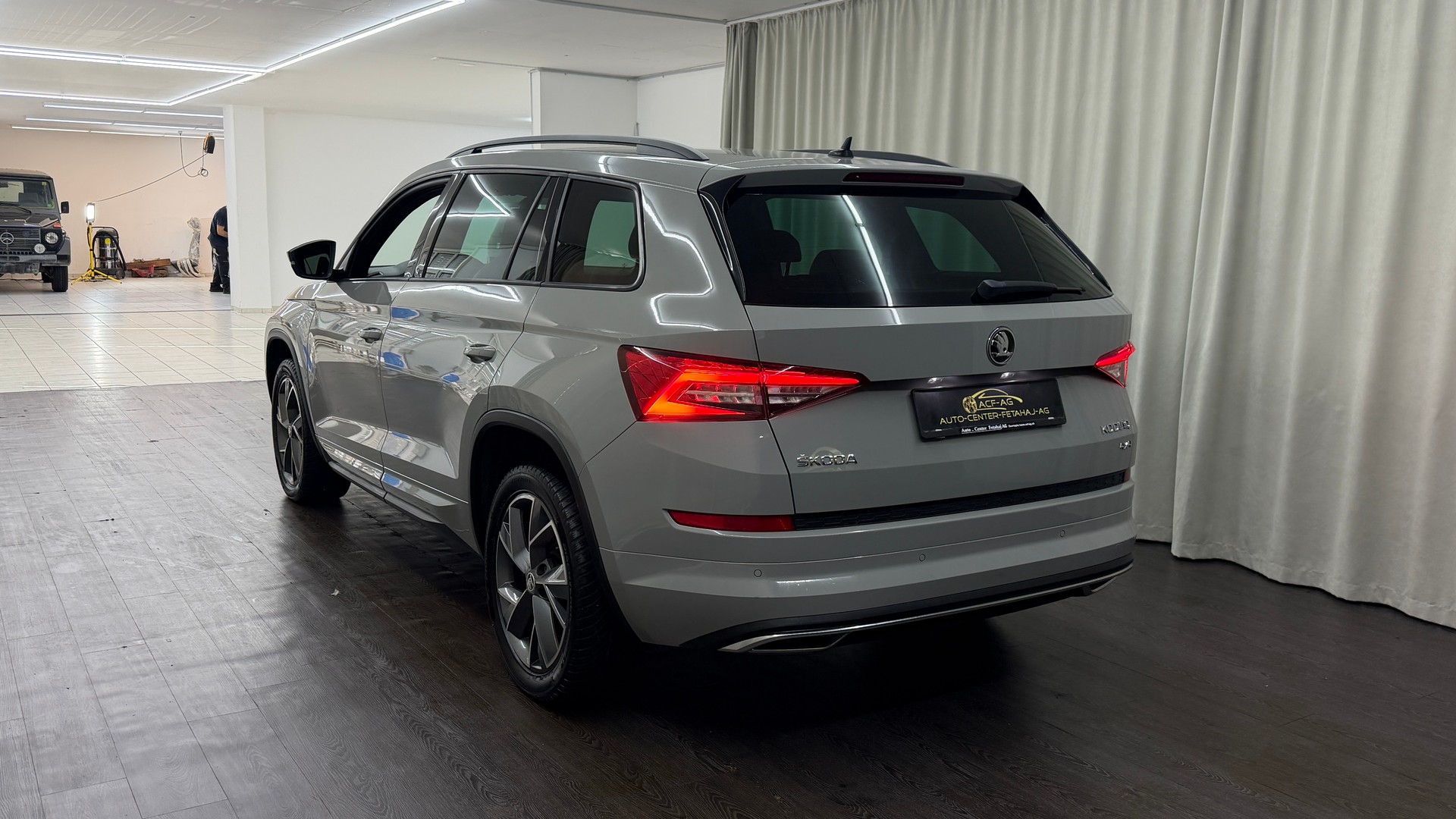 SKODA Kodiaq 2.0 TSI 4x4 Sport Line-image-5