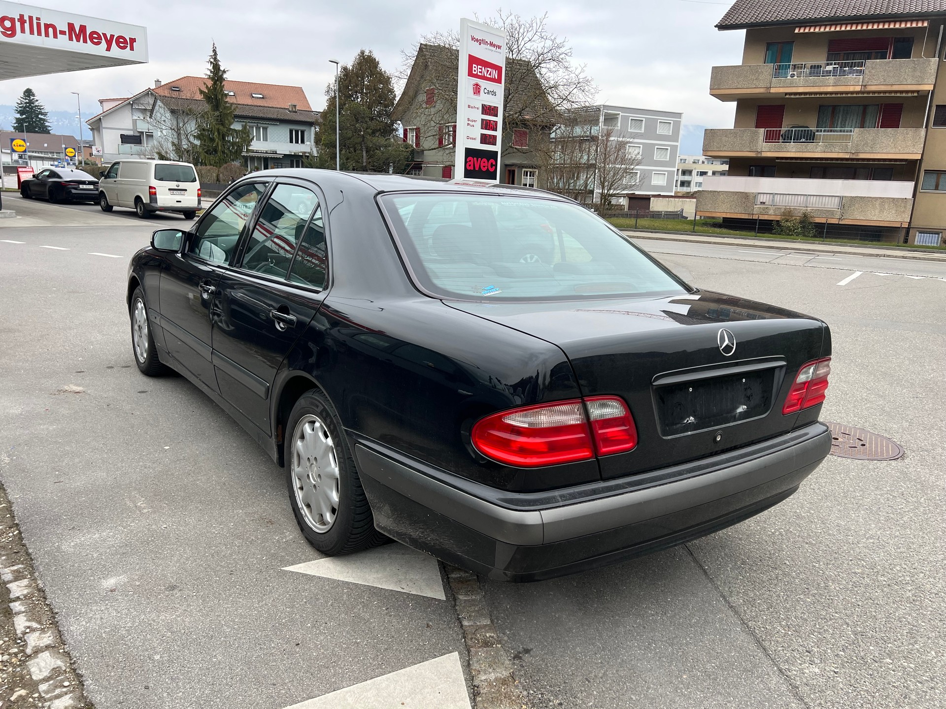 MERCEDES-BENZ MERCEDES-BENZ E 240 Classic Automat -frisch ab Mfk-image-4