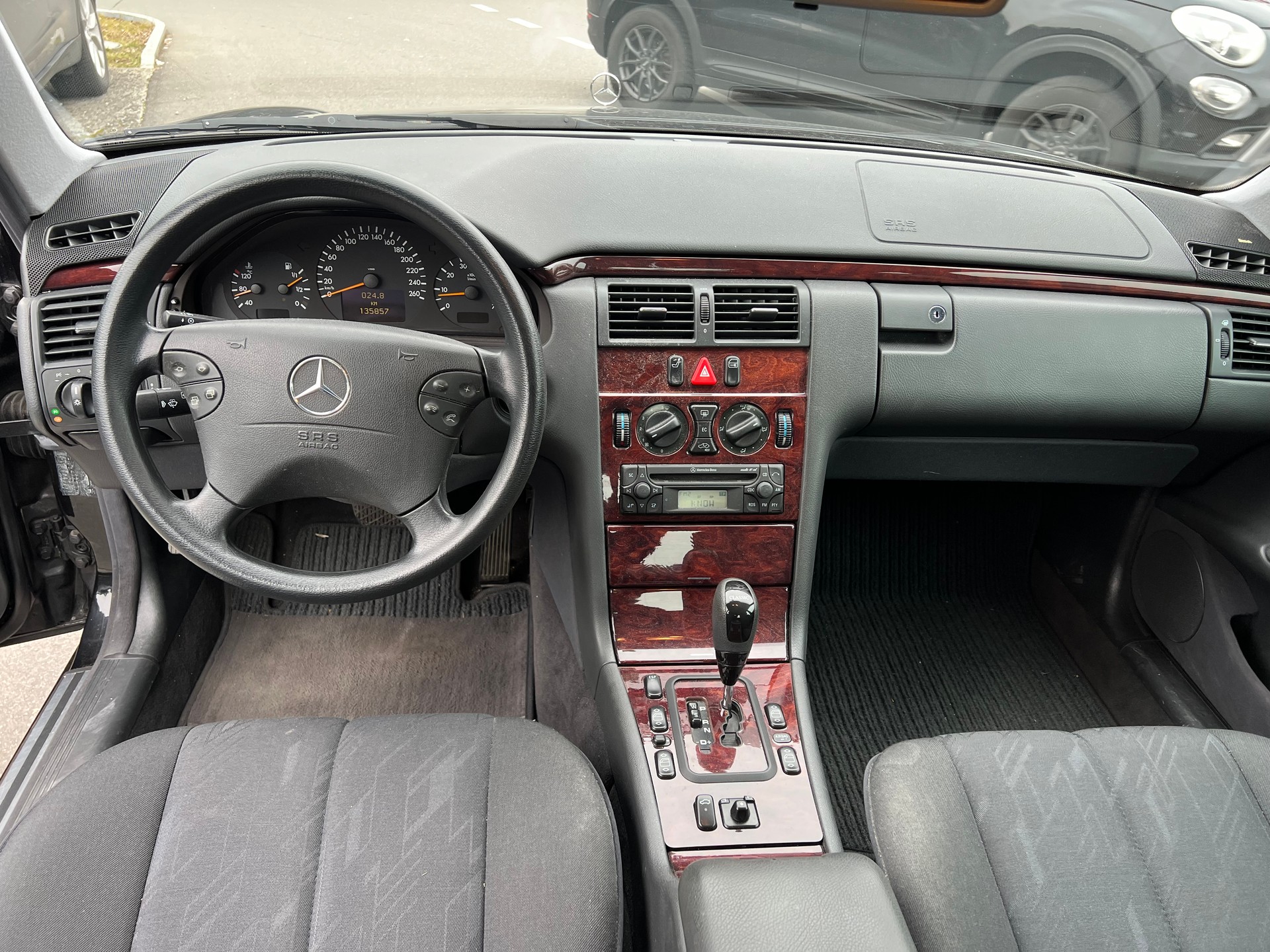MERCEDES-BENZ MERCEDES-BENZ E 240 Classic Automat -frisch ab Mfk-image-5