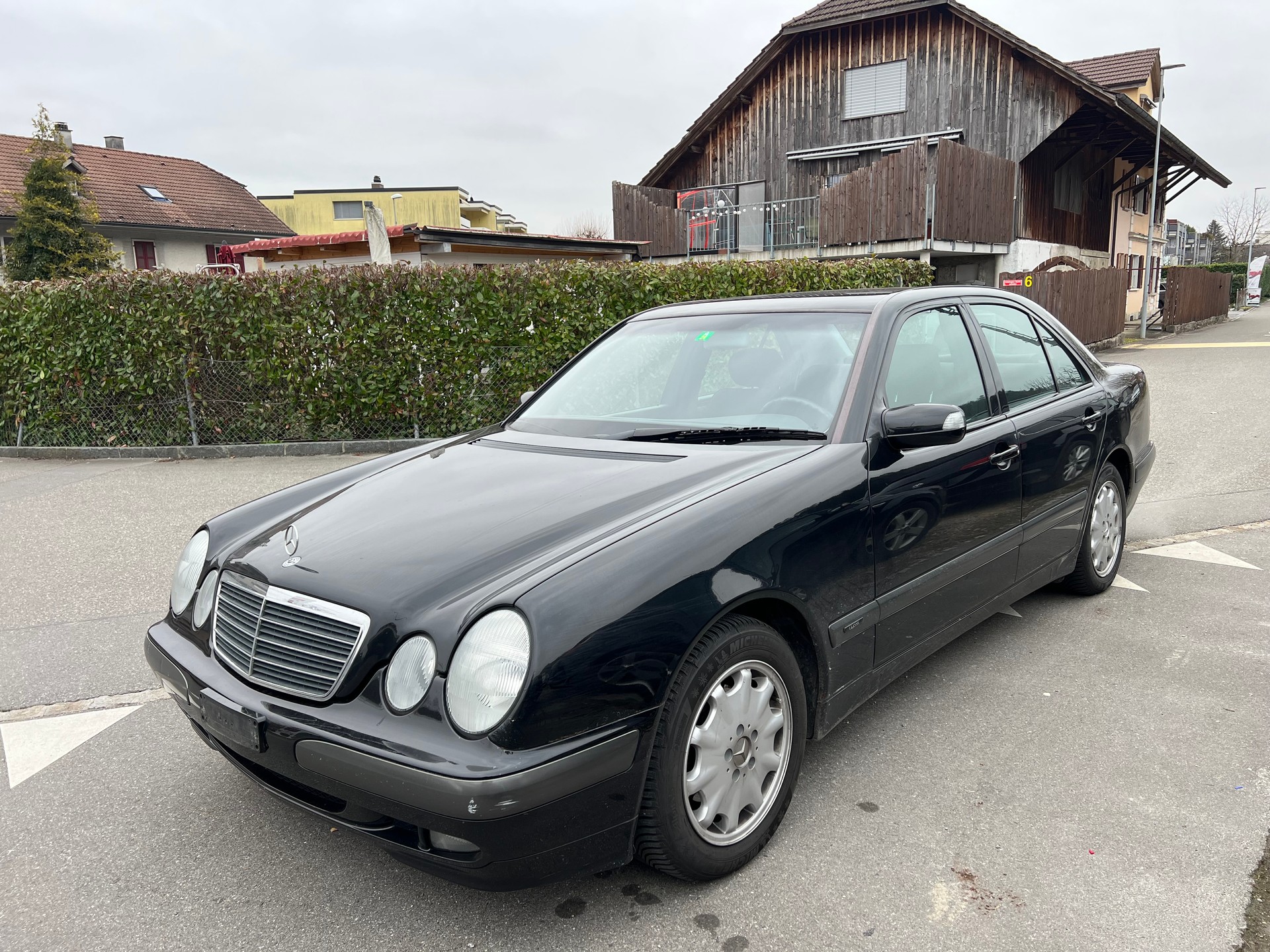 MERCEDES-BENZ MERCEDES-BENZ E 240 Classic Automat -frisch ab Mfk-image-1