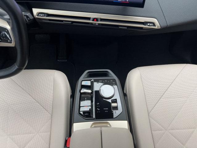 BMW iX I20 xDrive40-image-11