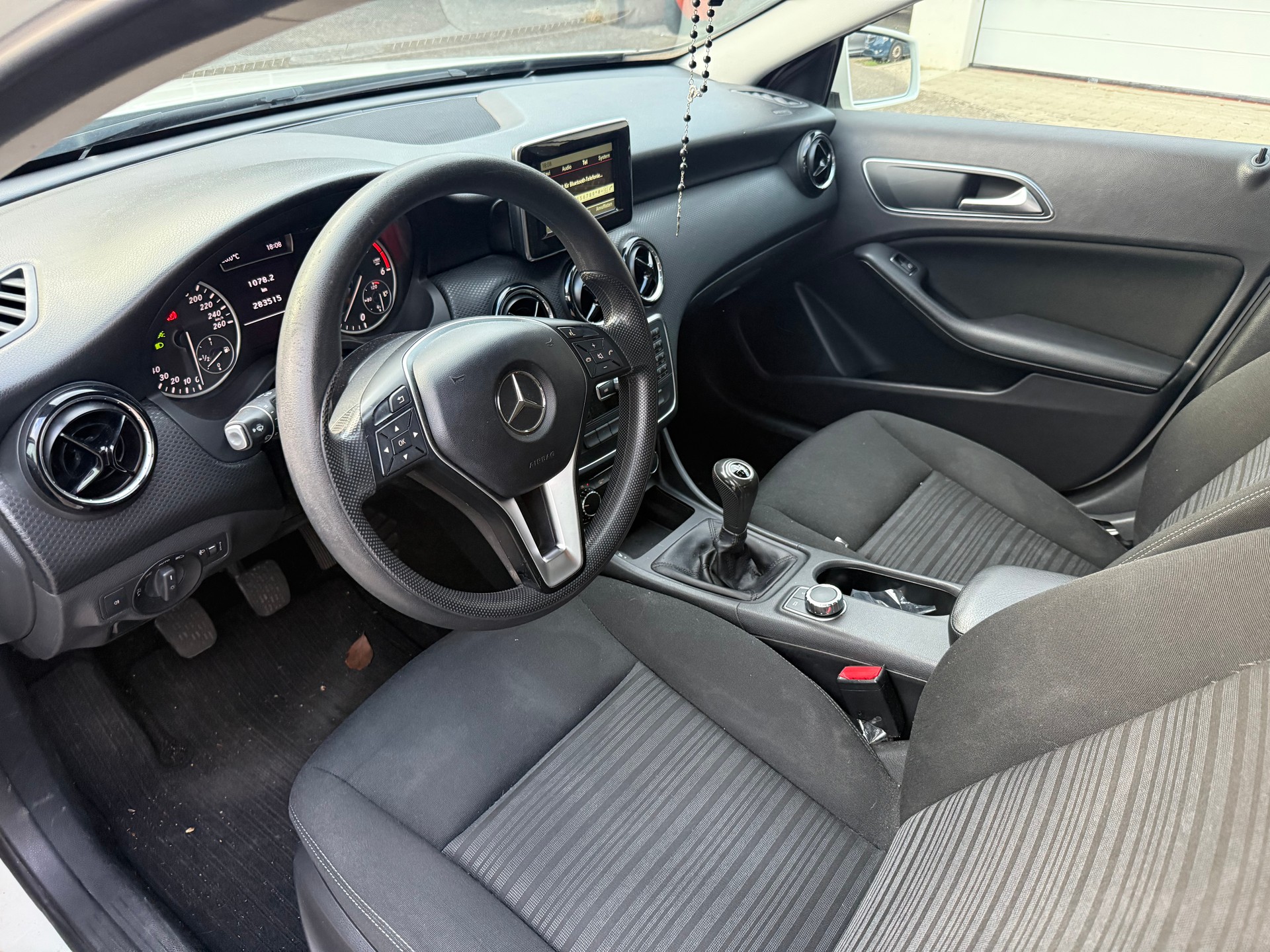 MERCEDES-BENZ A 180 CDI BlueEfficiency Edition-image-8