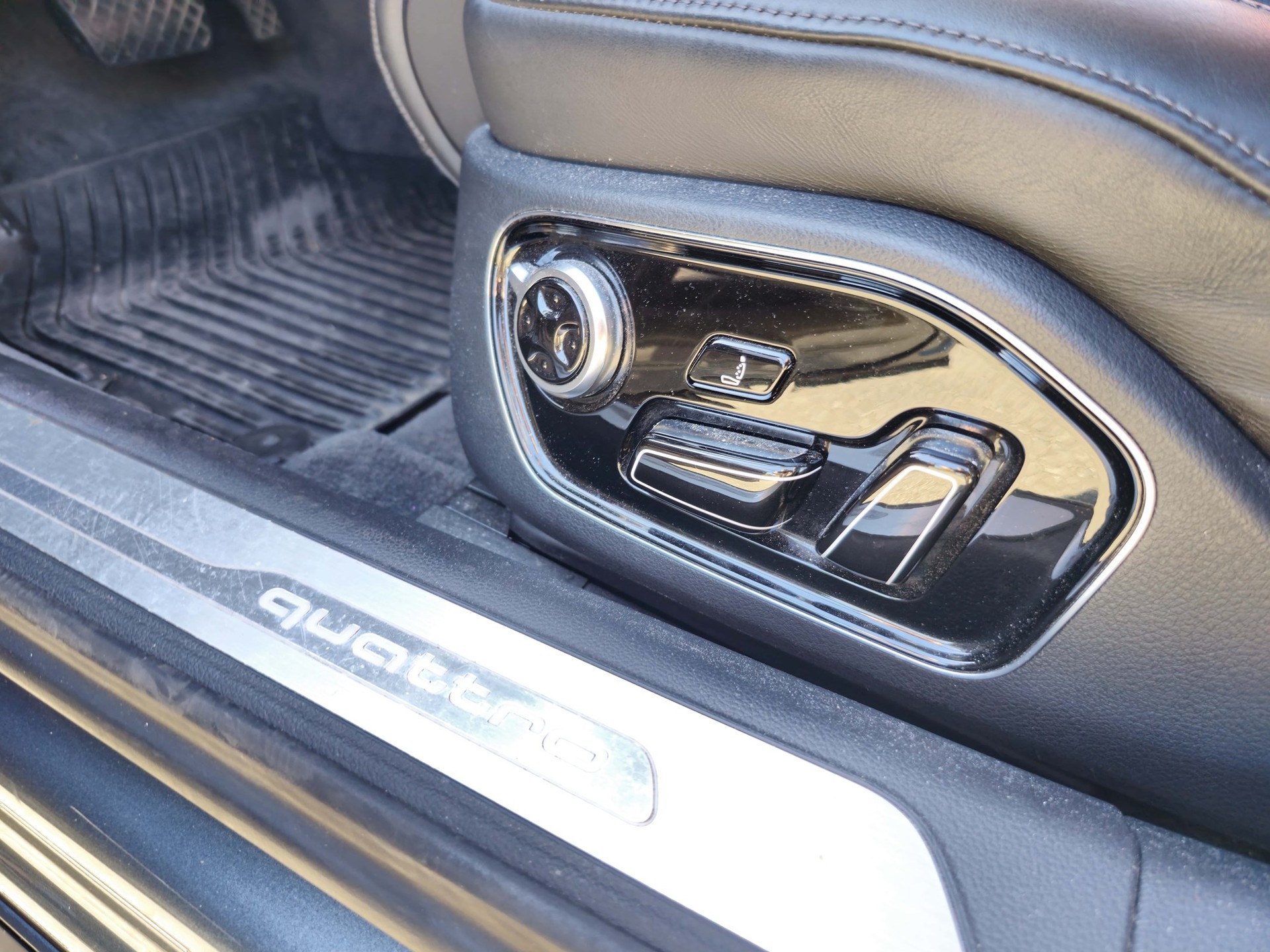 AUDI A8 3.0 TDI quattro tiptronic-image-6