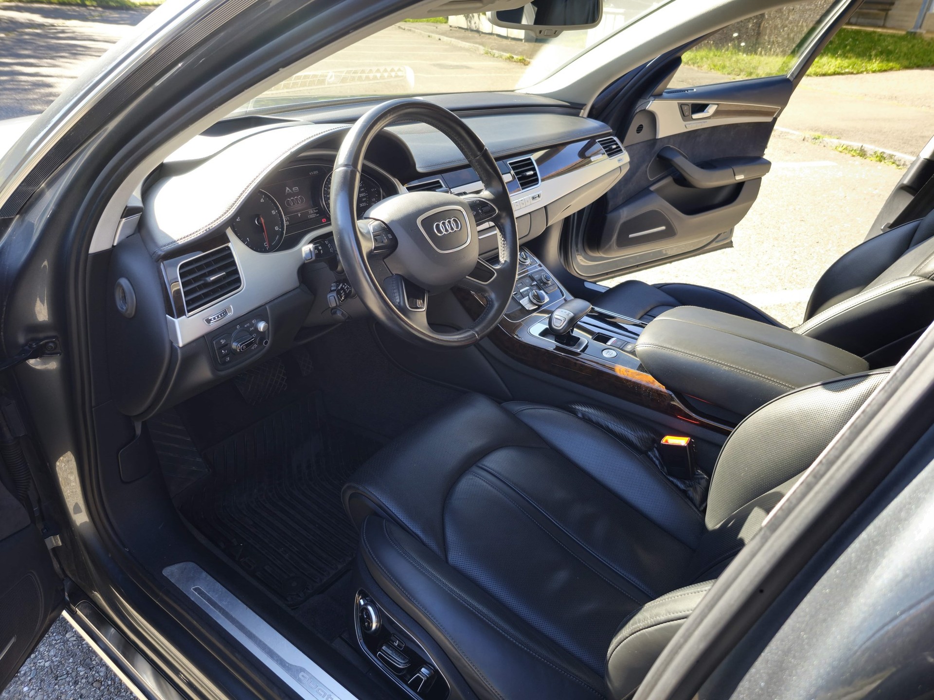 AUDI A8 3.0 TDI quattro tiptronic-image-4
