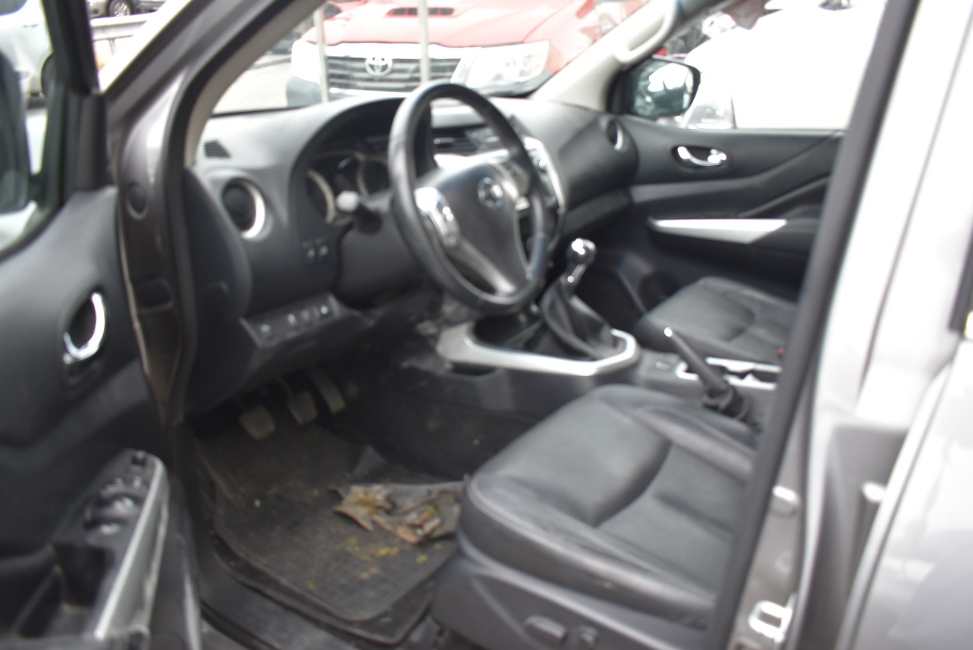 NISSAN Navara Double Cab Tekna 2.3 dCi 4WD-image-3