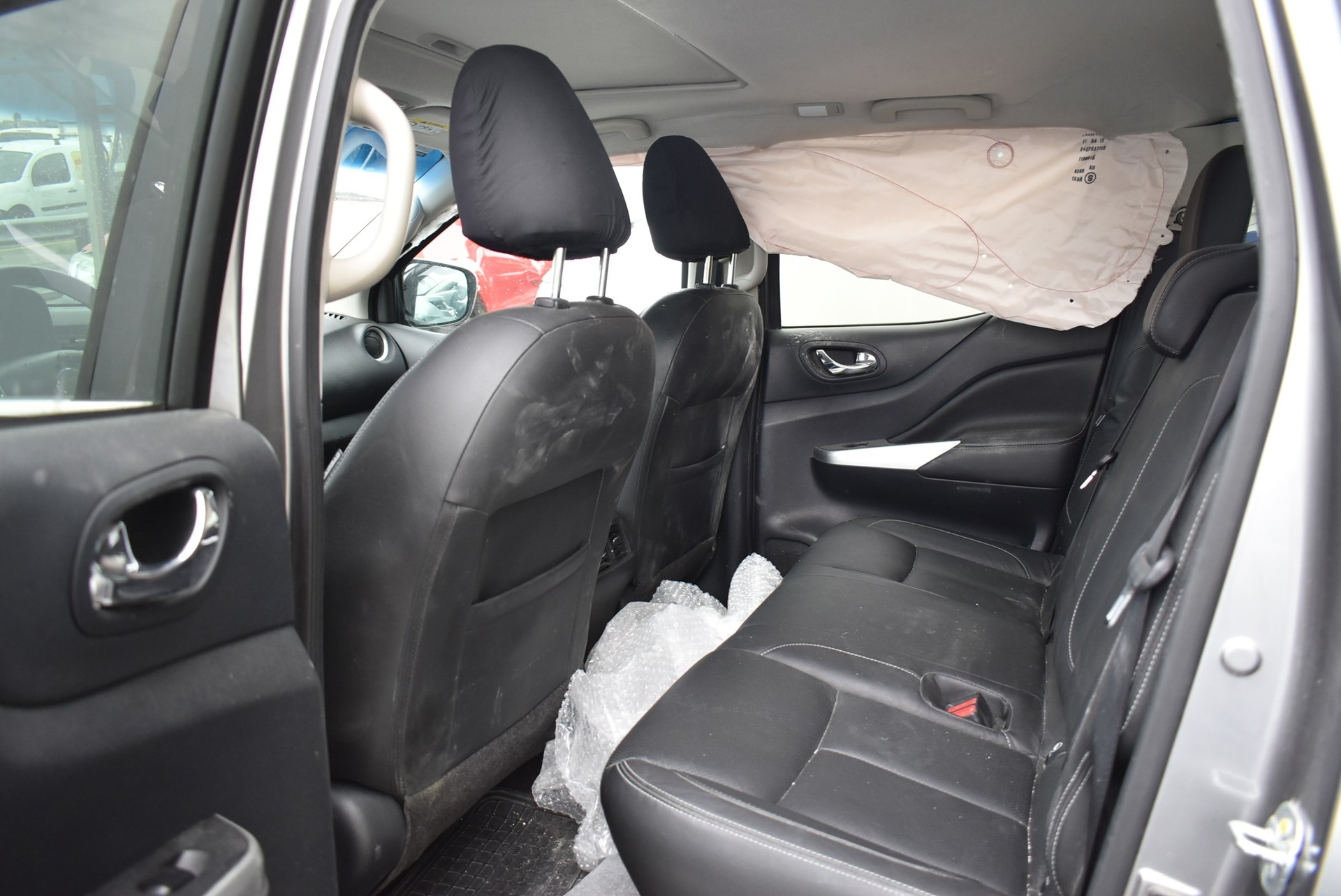 NISSAN Navara Double Cab Tekna 2.3 dCi 4WD-image-4