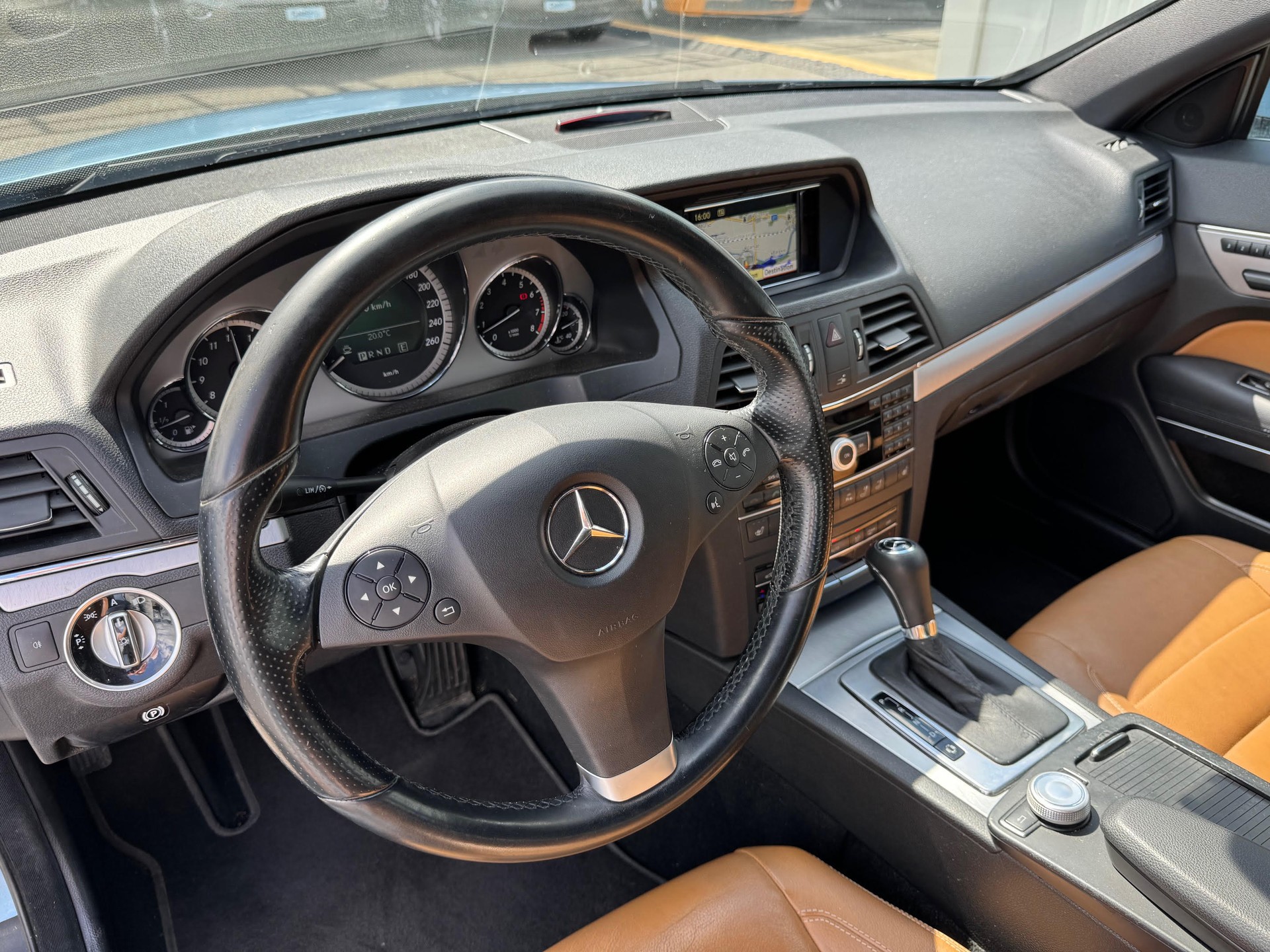MERCEDES-BENZ E 350 CGI BlueEfficiency 7G-Tronic-image-7