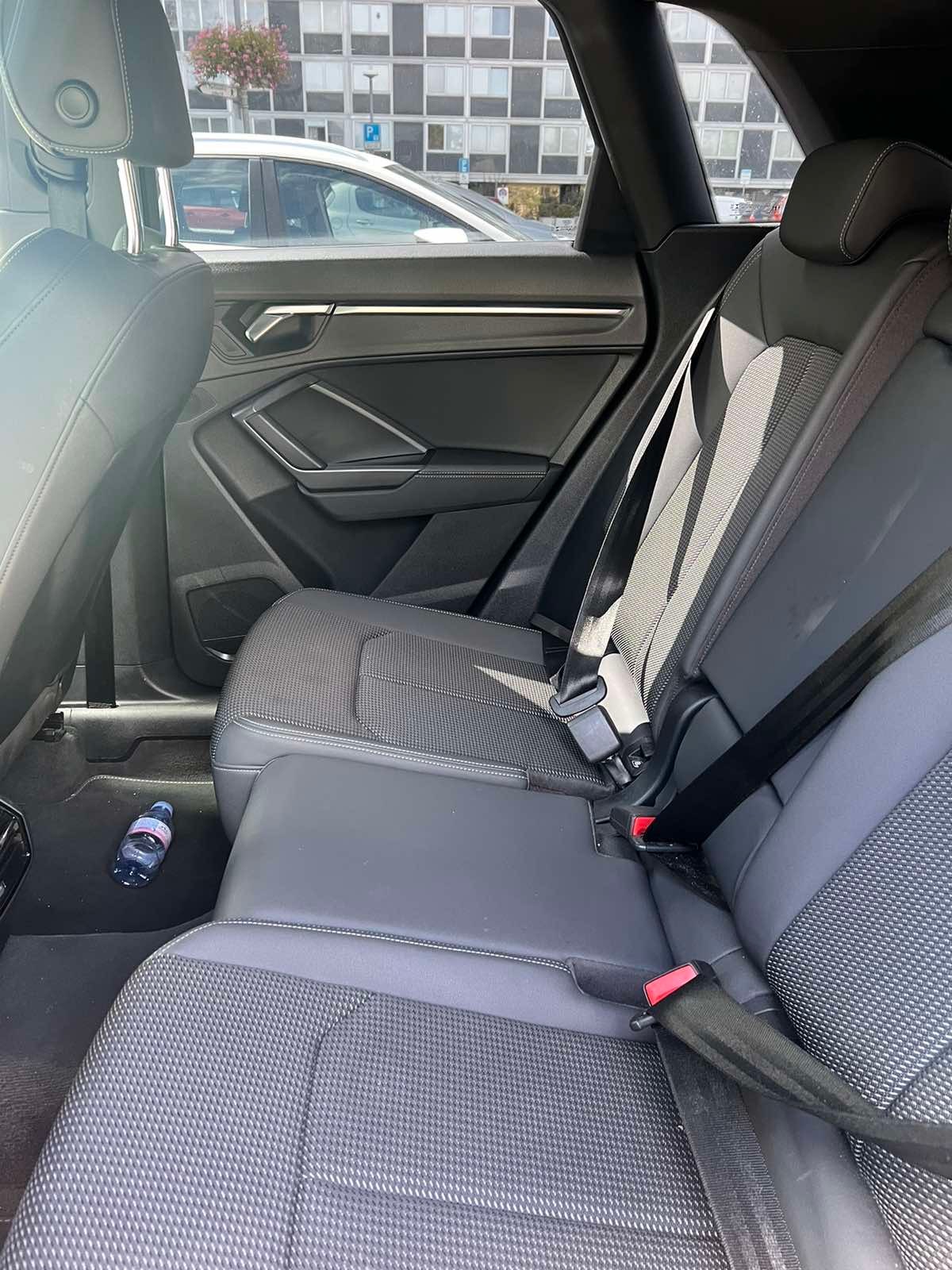 AUDI Q3 35 TFSI S line-image-4