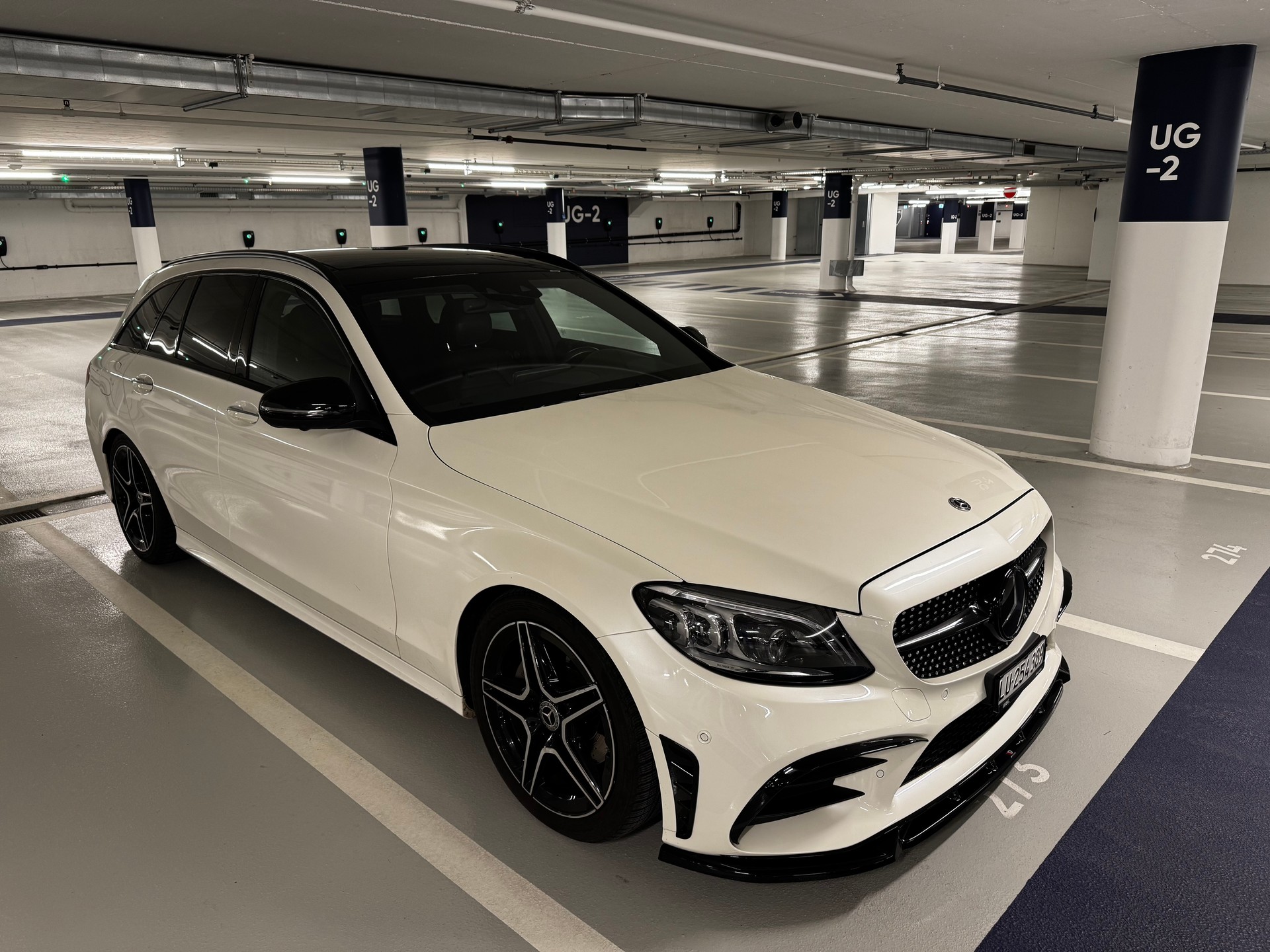 MERCEDES-BENZ C 200 Swiss Star AMG Line 4M 9G-Tronic-image-6