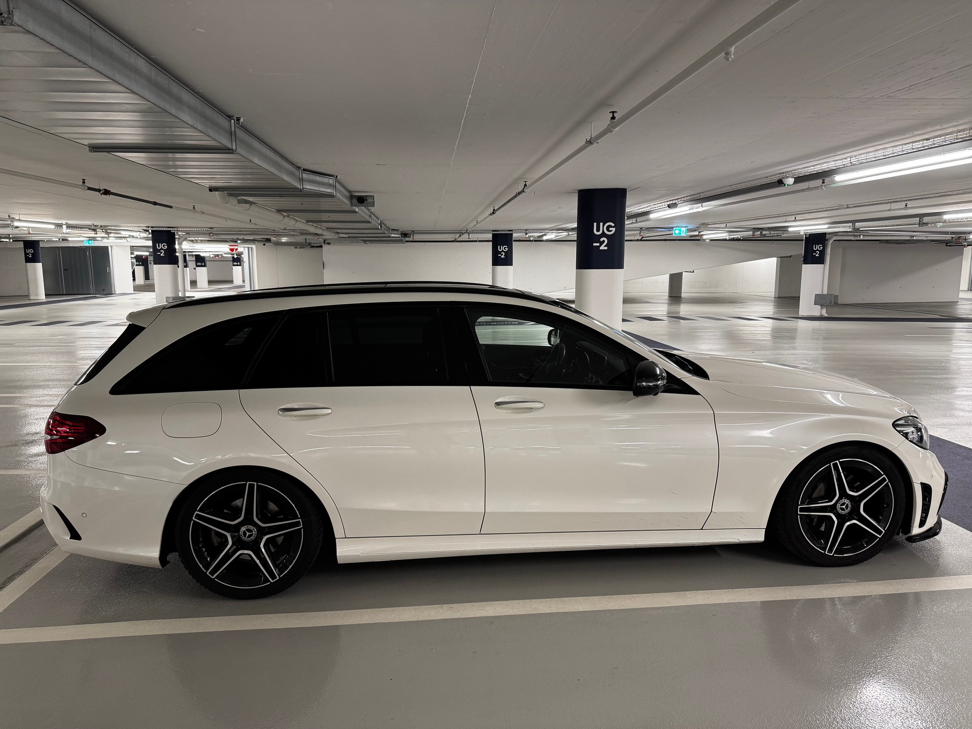 MERCEDES-BENZ C 200 Swiss Star AMG Line 4M 9G-Tronic-image-4
