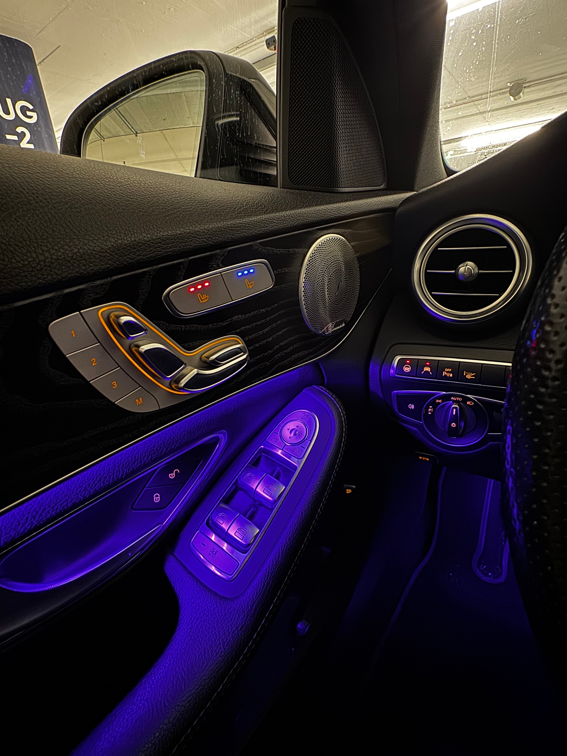MERCEDES-BENZ C 200 Swiss Star AMG Line 4M 9G-Tronic-image-9